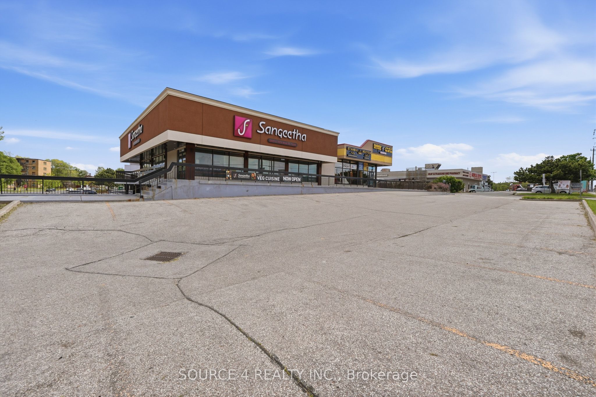 3601 Lawrence Avenue E