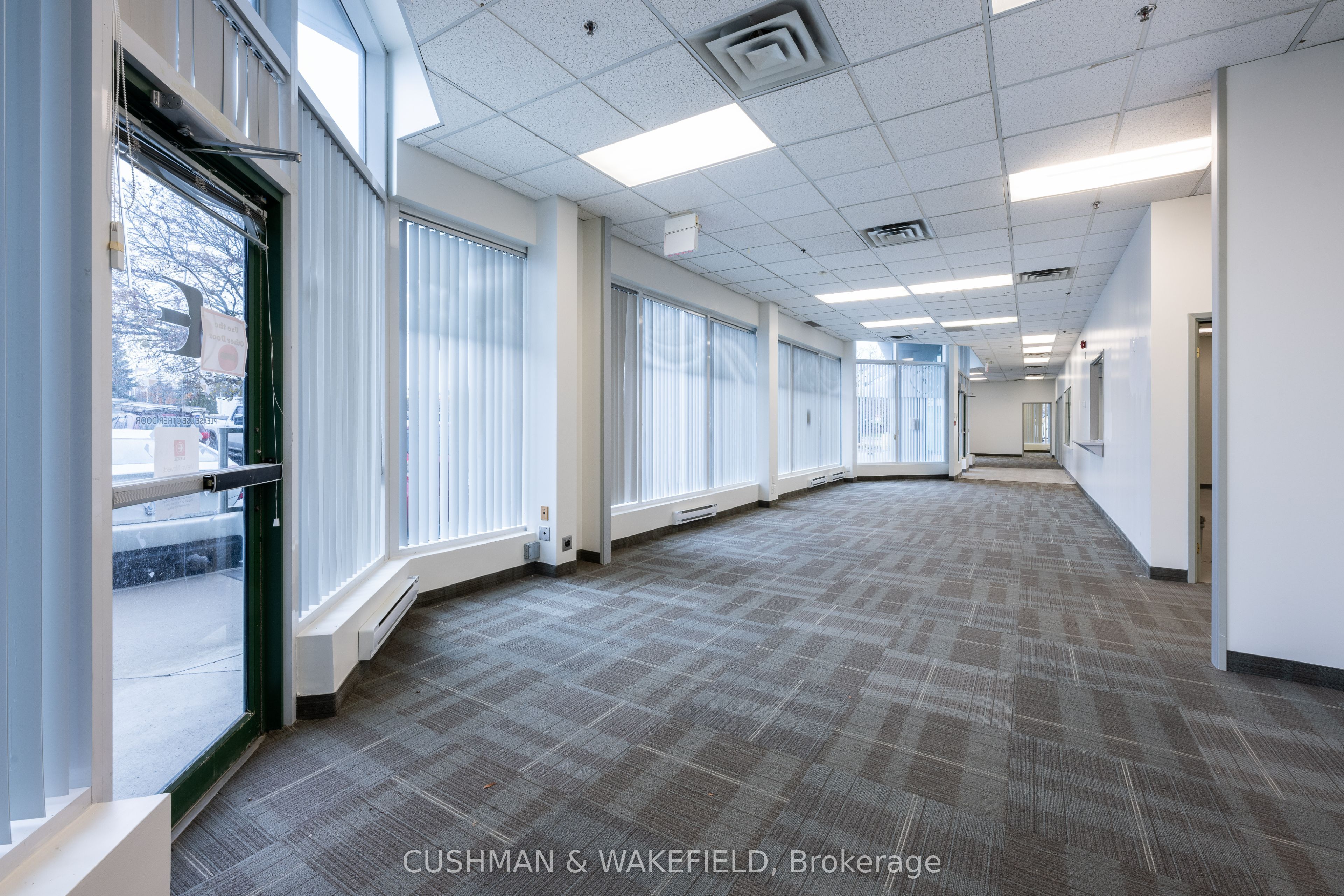 9225 Leslie Street 3