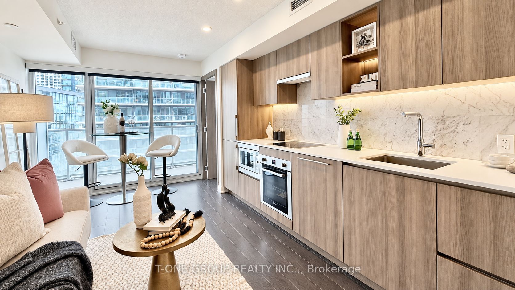 19 Bathurst Street 1502