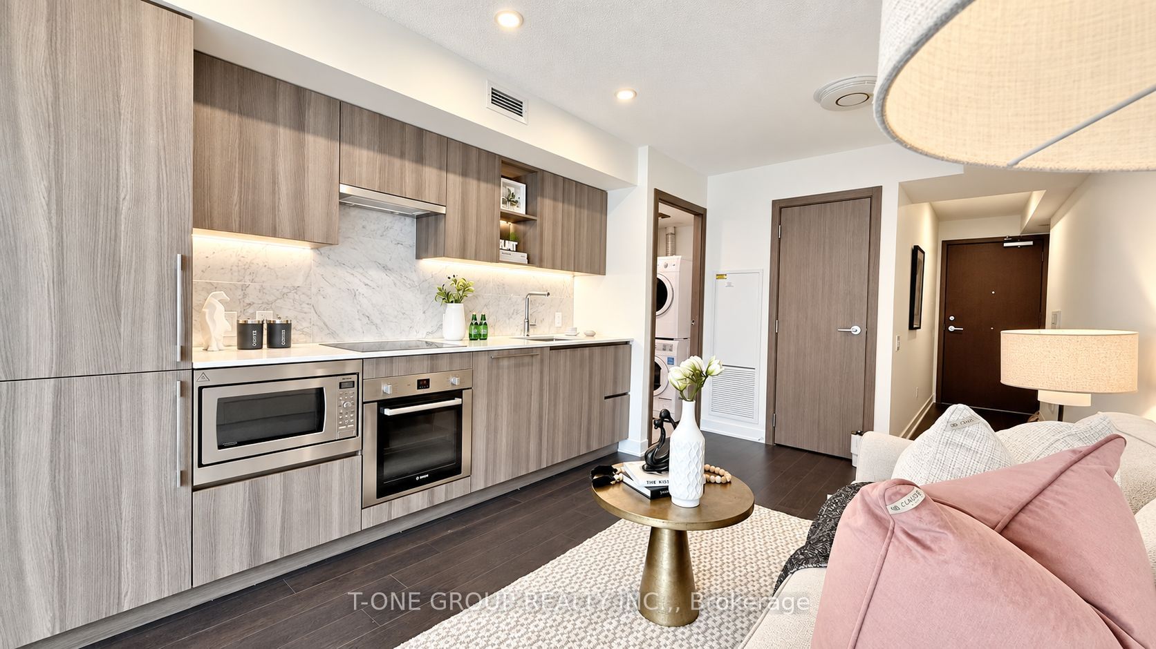 19 Bathurst Street 1502