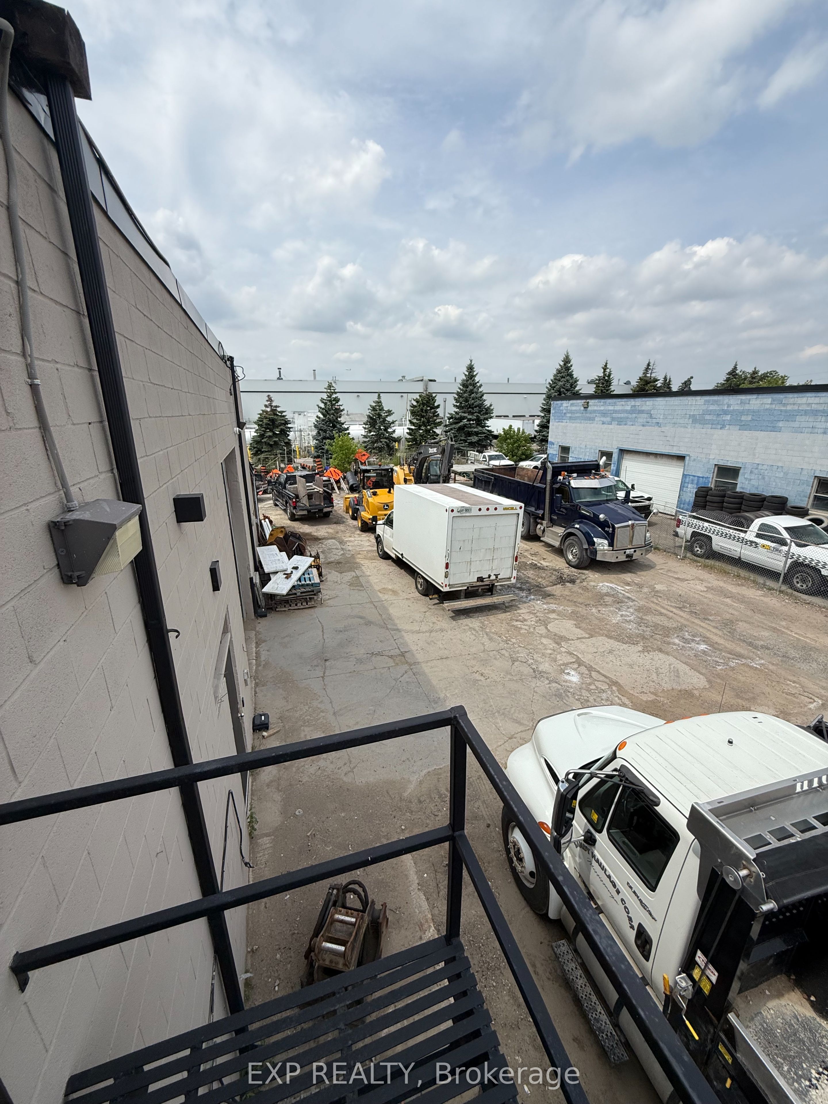 1261 Britannia Road E