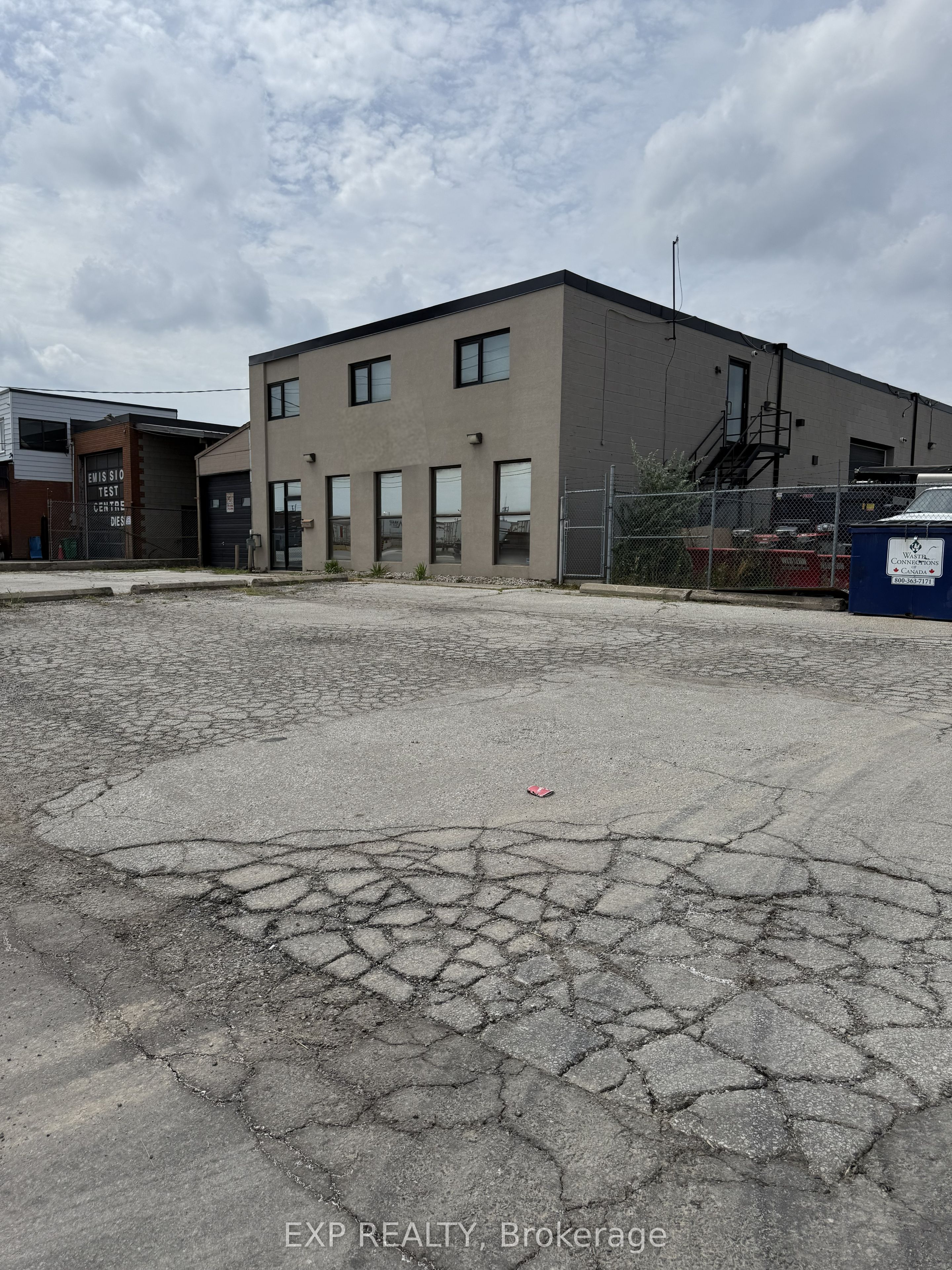 1261 Britannia Road E