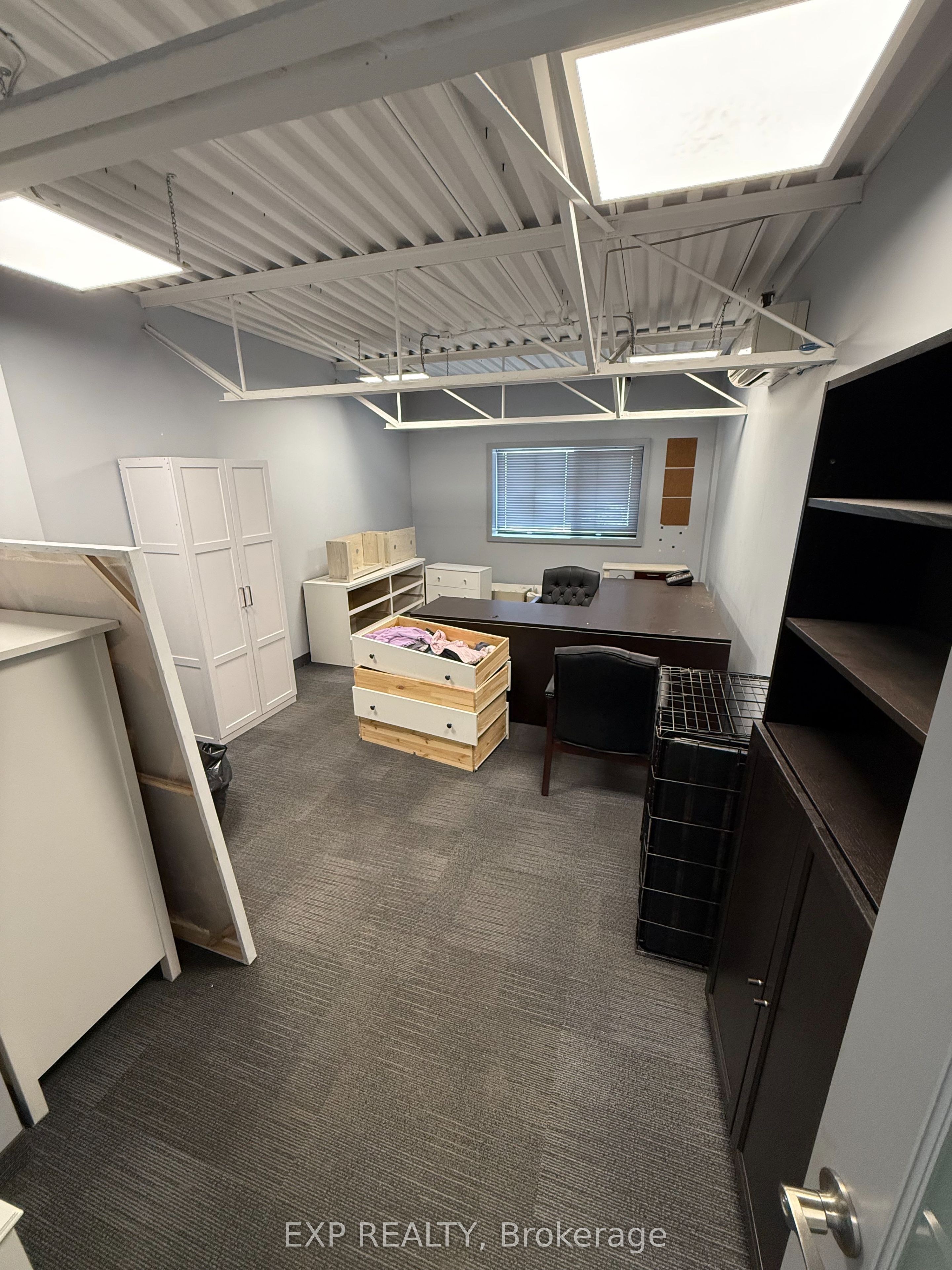 1261 Britannia Road E