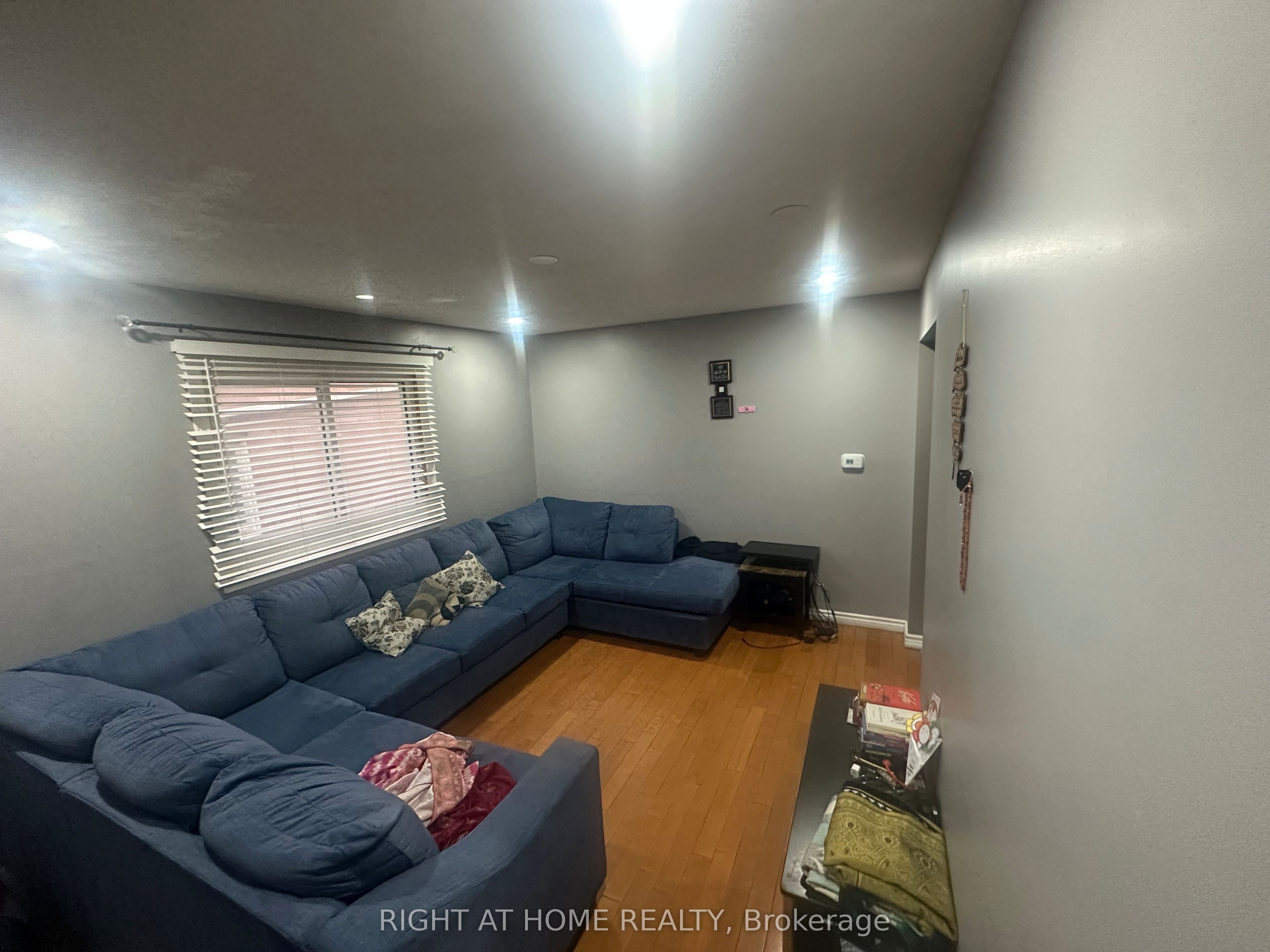 37 Willcocks Crescent N