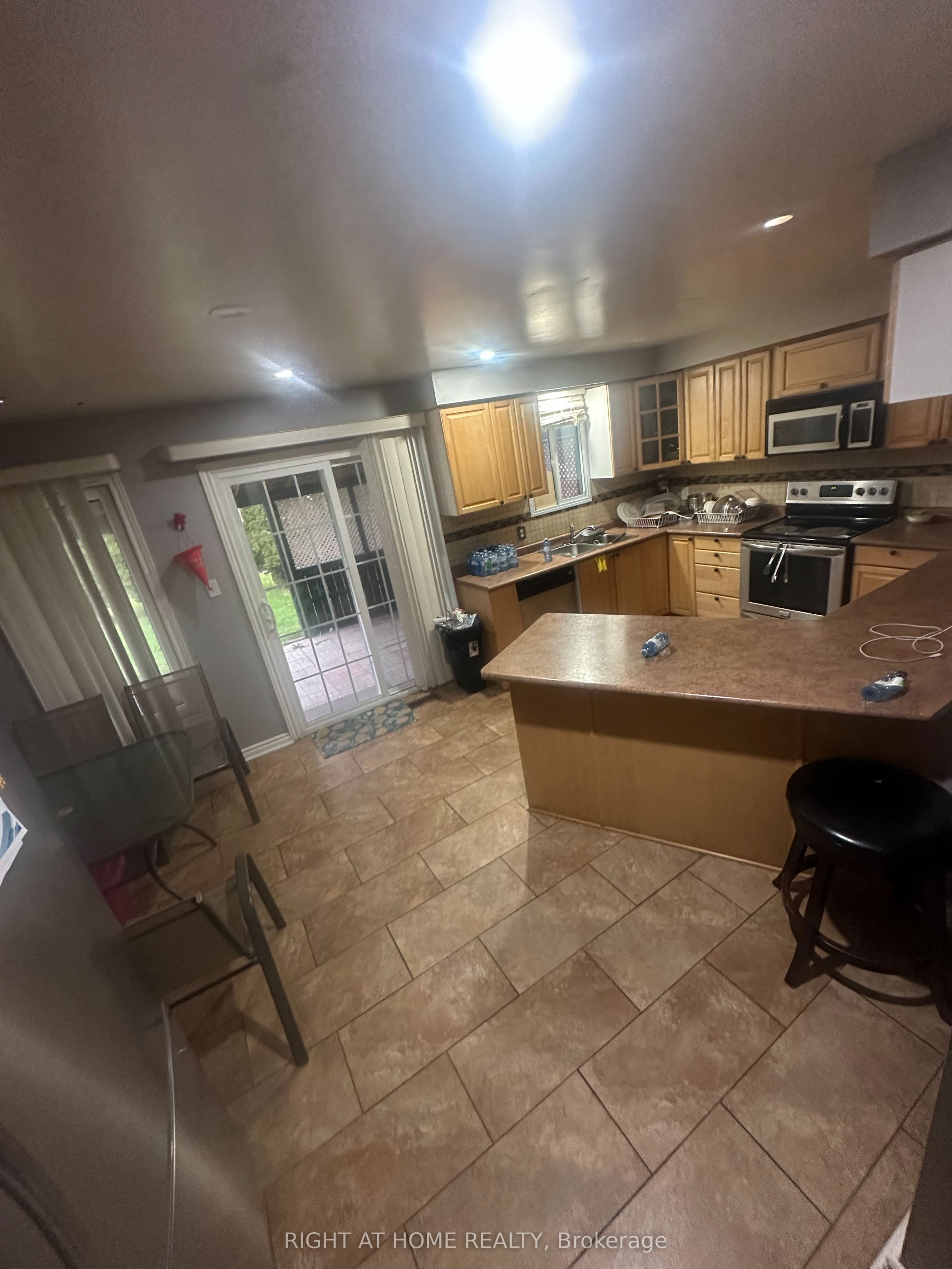 37 Willcocks Crescent N