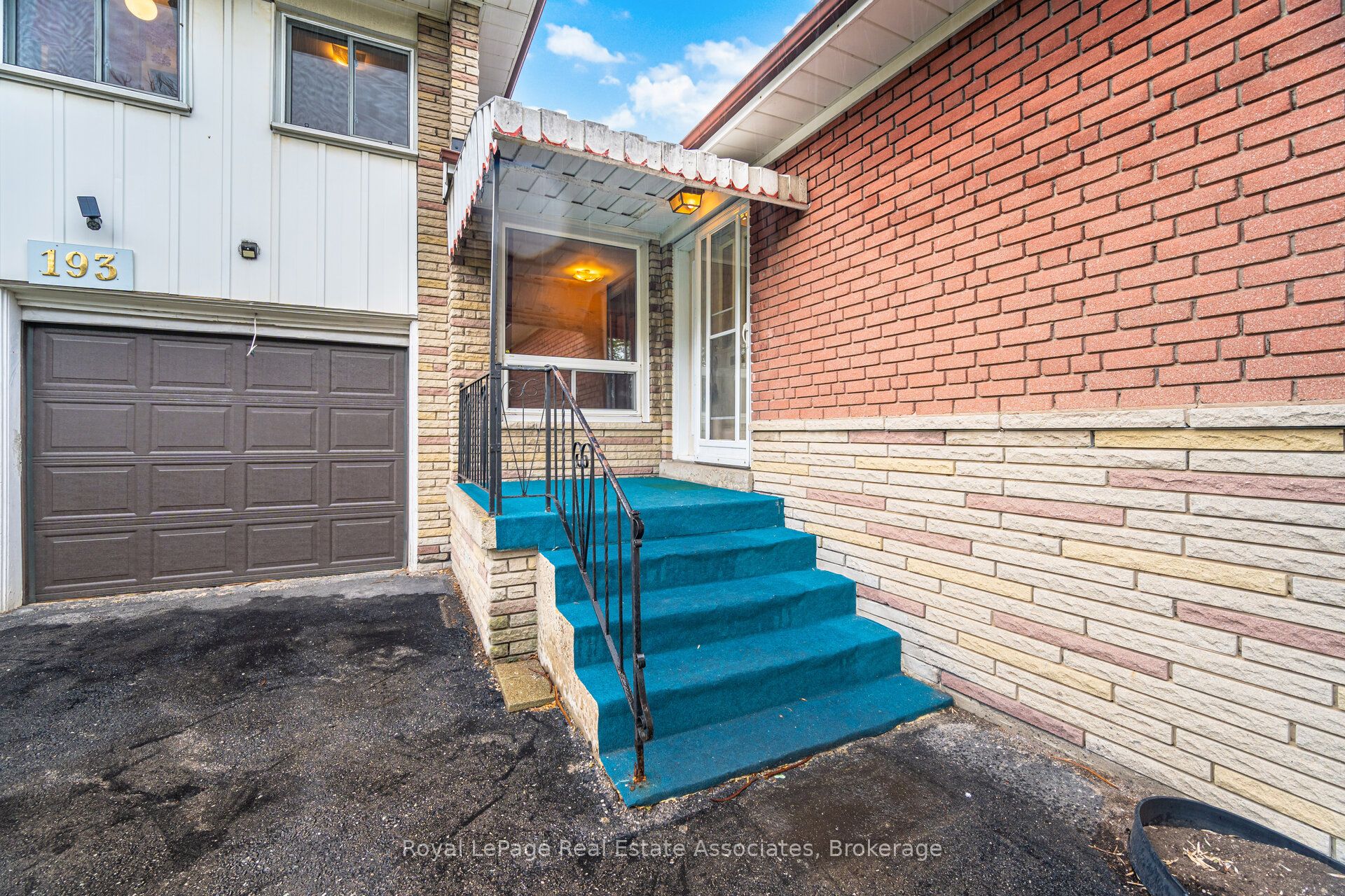 193 Kingsview Boulevard