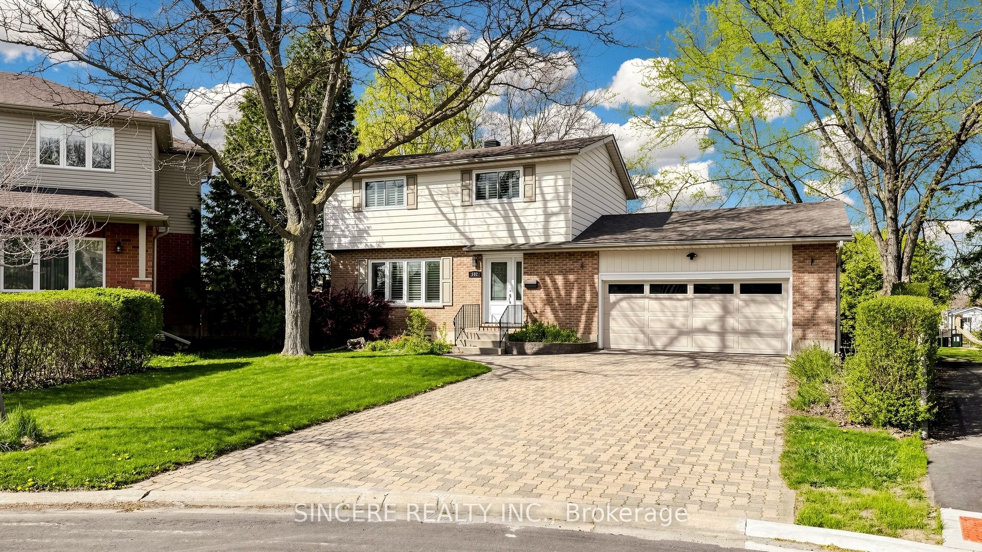 592 Canewood Crescent