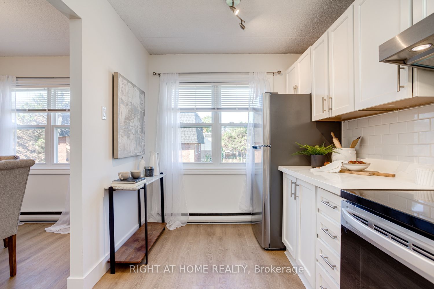 580 Mary Street E 207