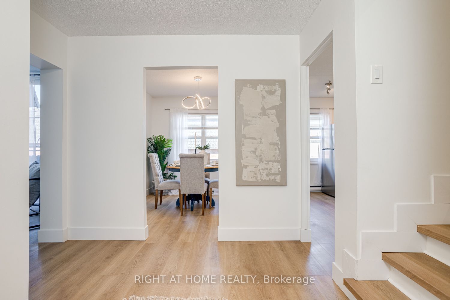 580 Mary Street E 207