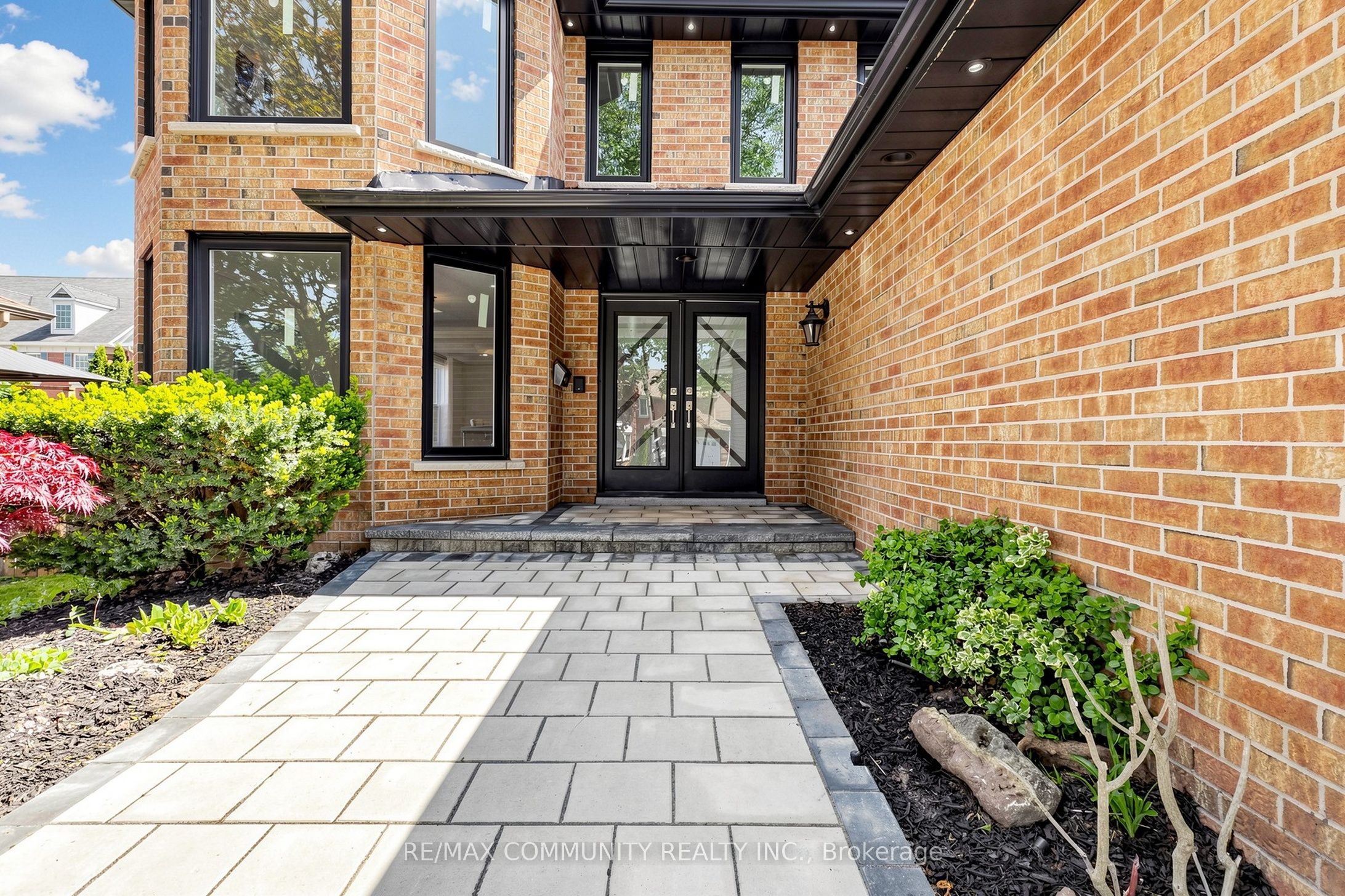 1002 Riverview Crescent