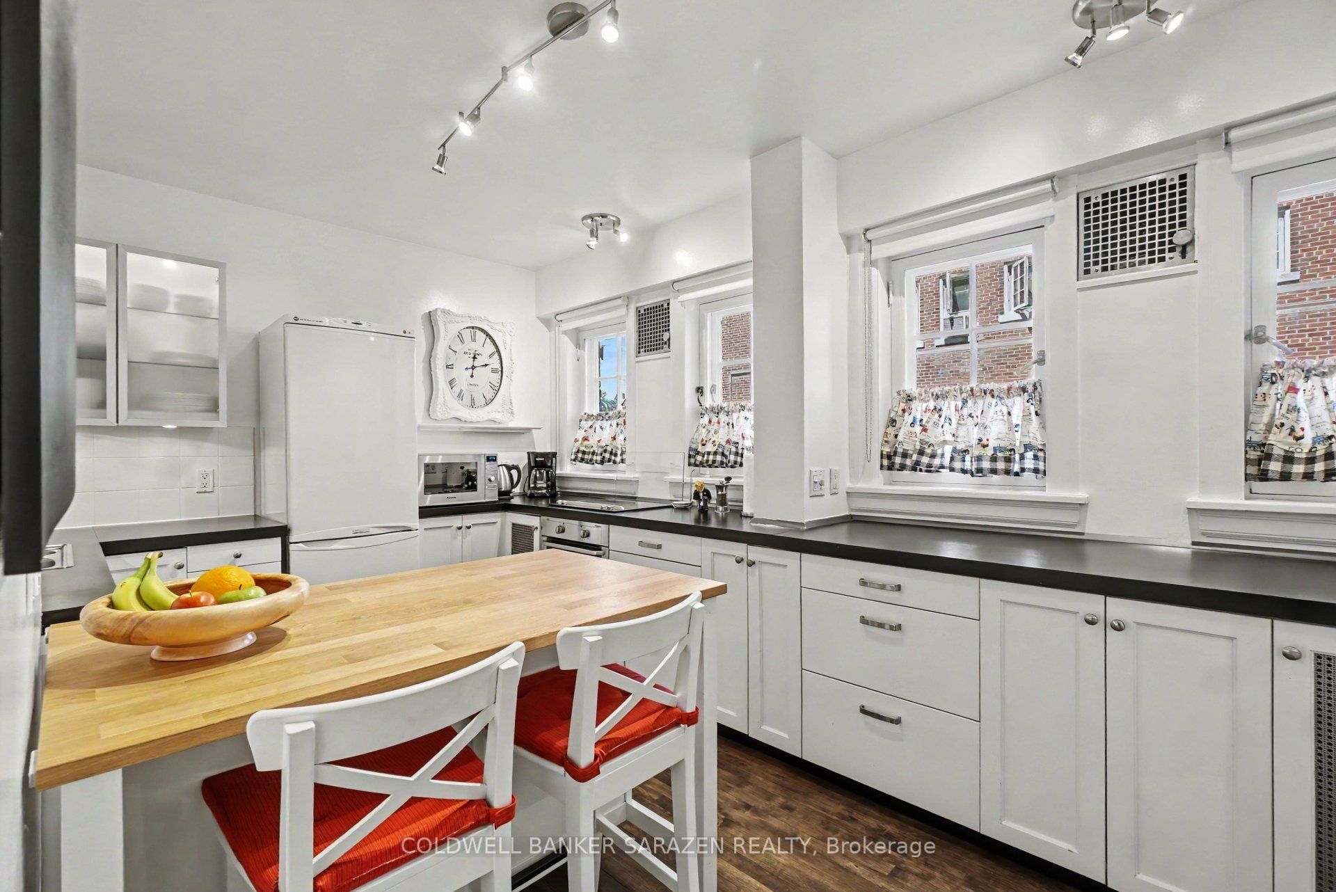 260 Metcalfe Street 1D