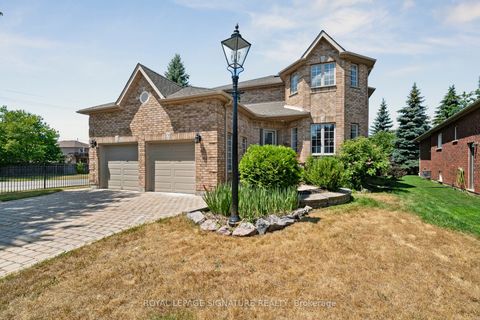 12 Mccullough Court Barrie ON L4N 8M3