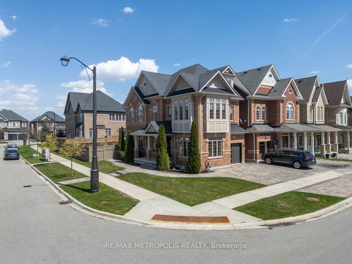 115 Pelee Avenue