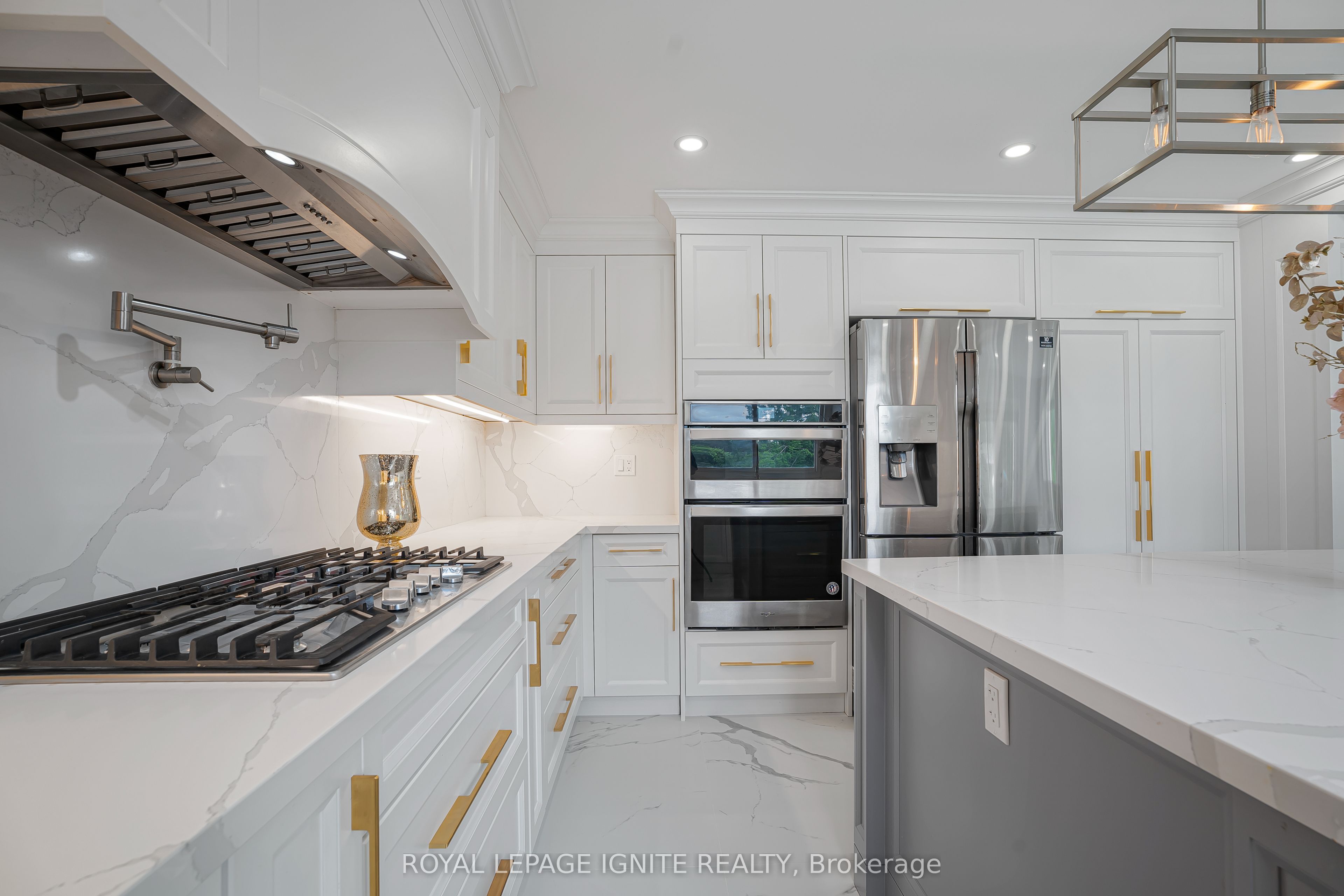 69 Raeview Drive