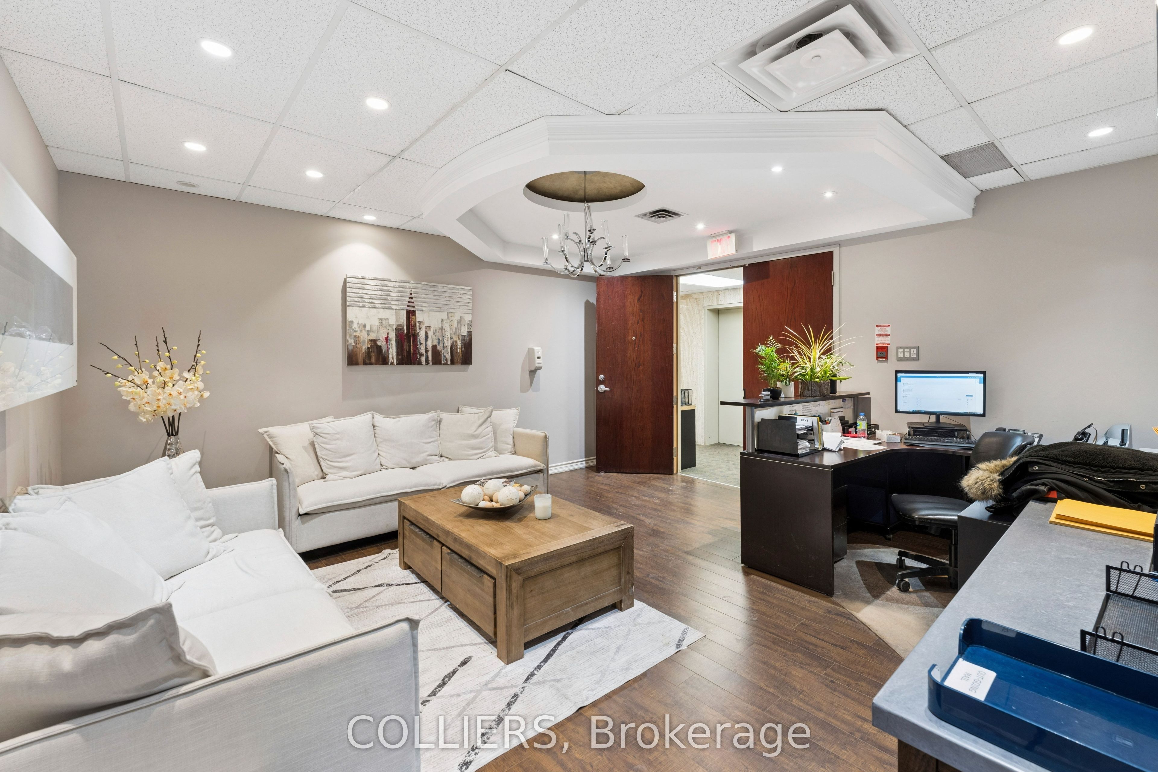 21 Queen Street E