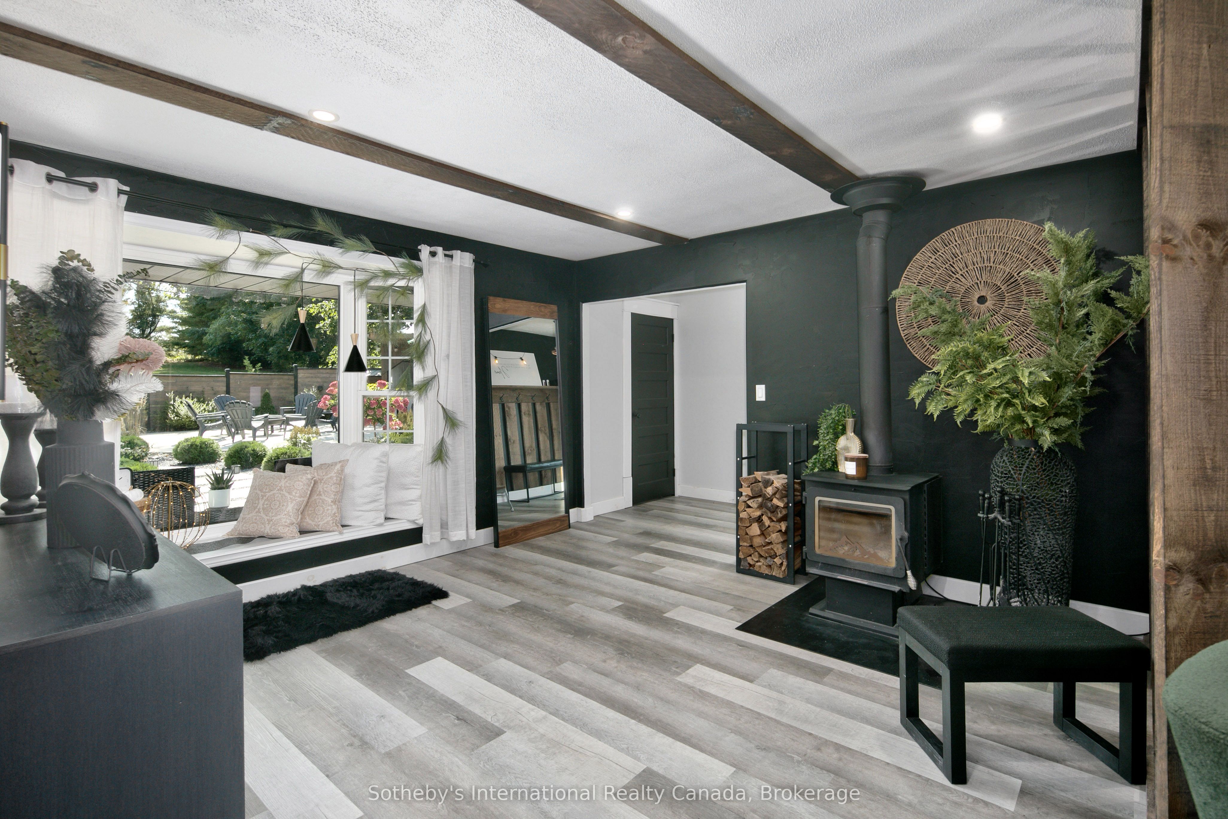137840 GREY 12 Road