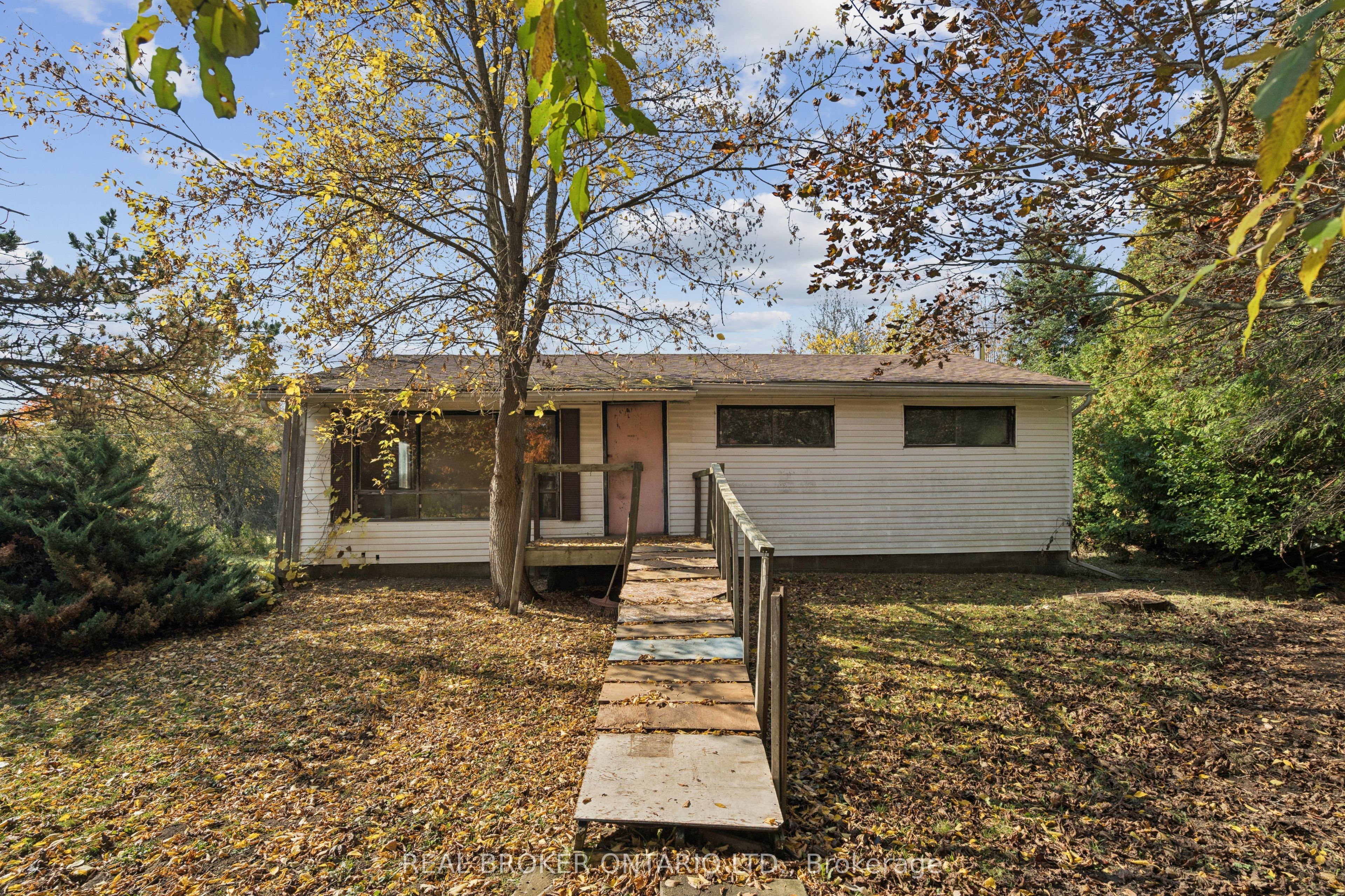 5649 25 Side Road