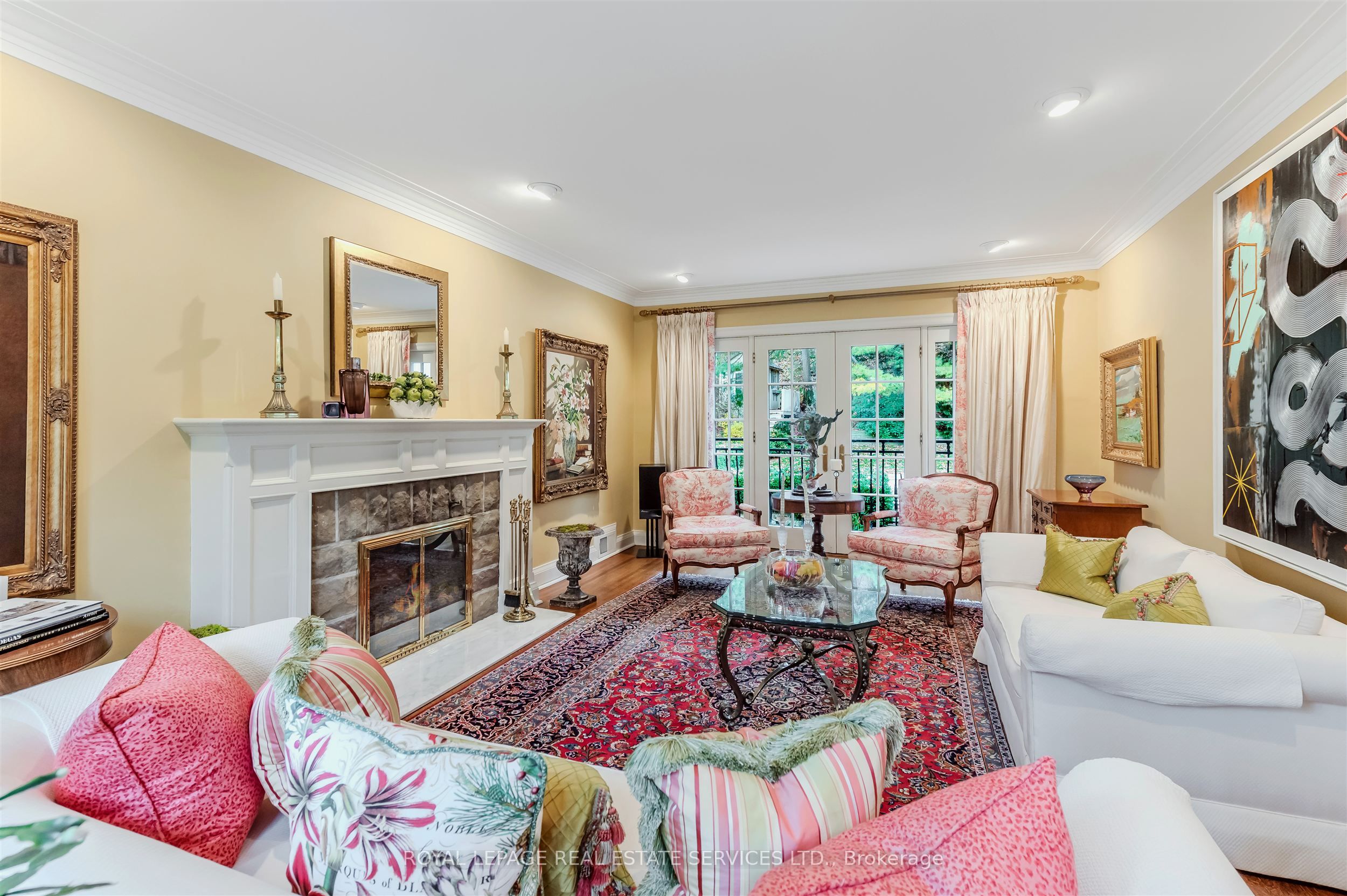 14 Riverside Crescent