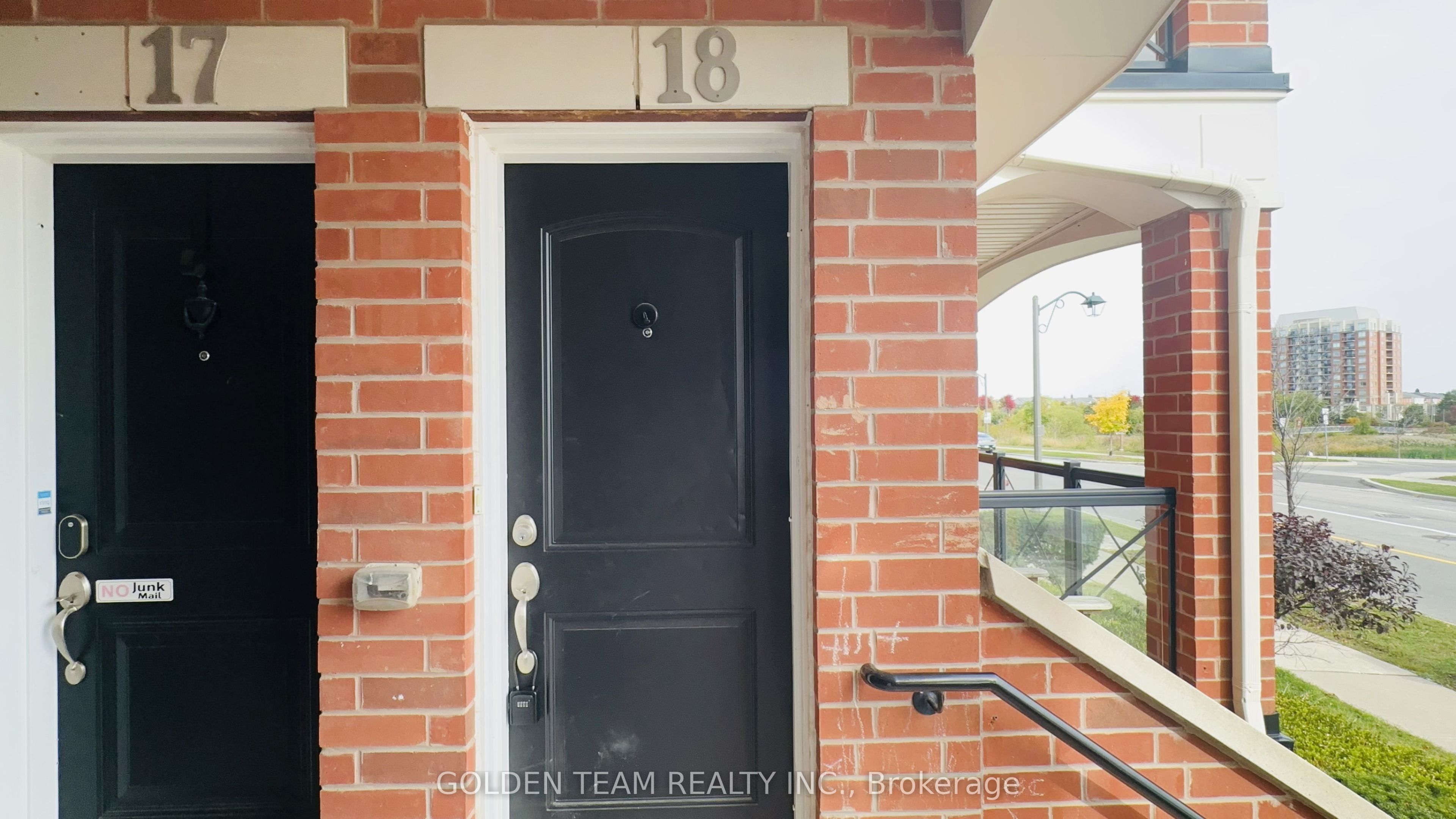 15 Hays Boulevard 18
