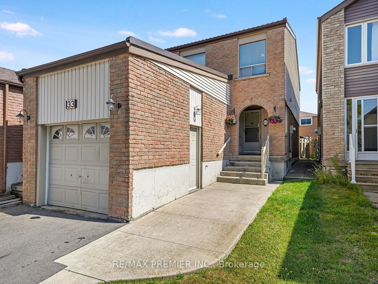 33 Laurel Valley Court