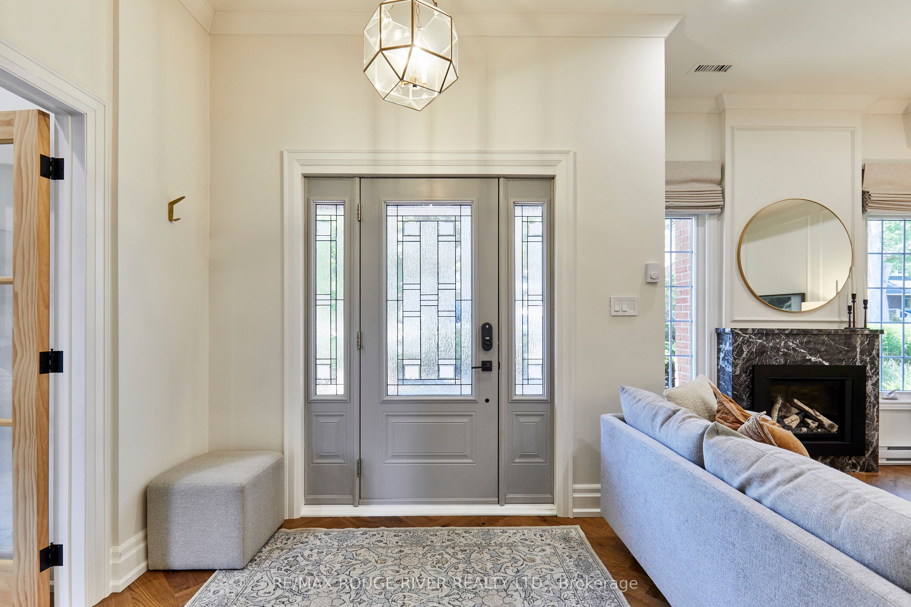 110 Mary Street W 4