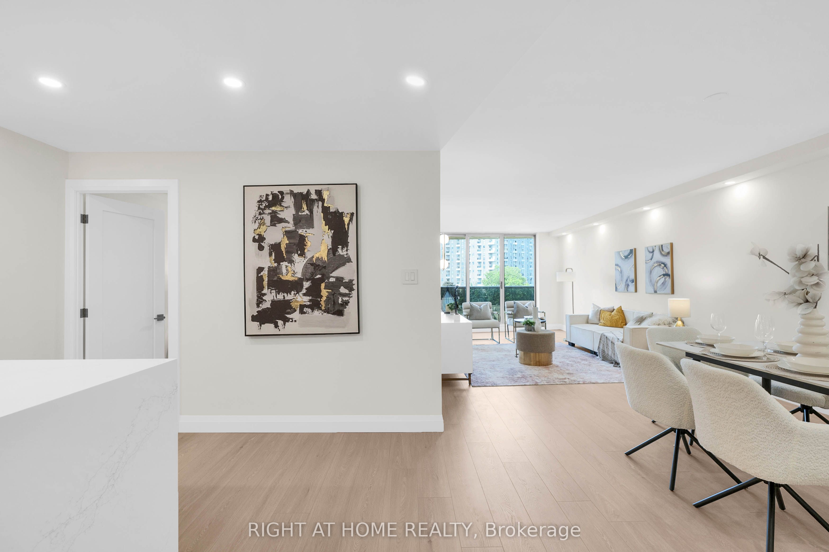 812 Burnhamthorpe Road 609