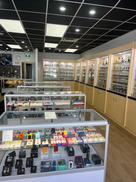 556 Stirling Avenue S