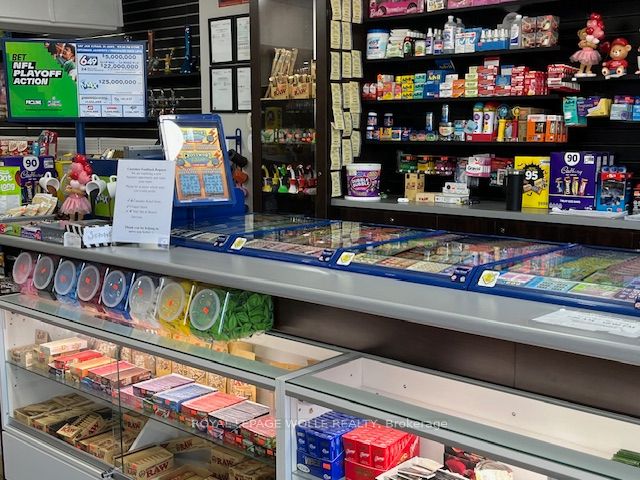 556 Stirling Avenue S