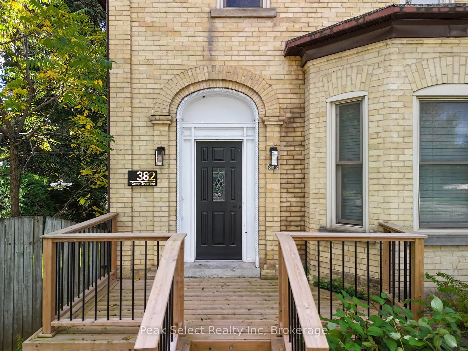 382 Queen Street E