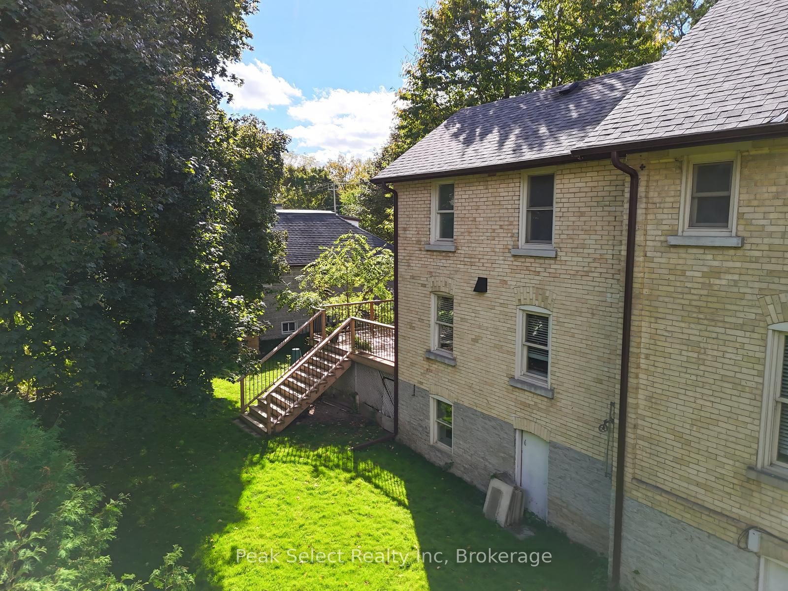 382 Queen Street E