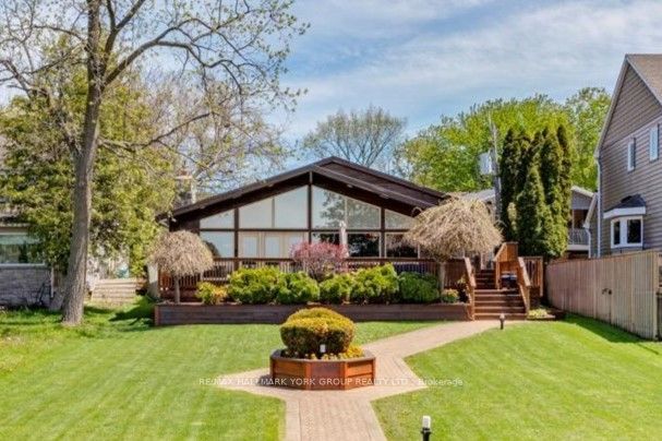 229 Lake Drive N