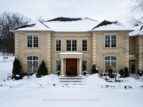 65 Kingswood Drive King ON L7B 1K8