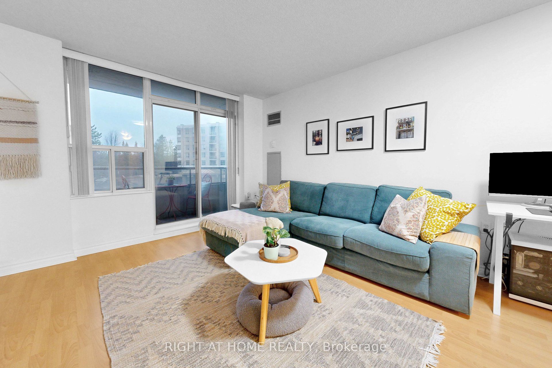 2100 John Street 216