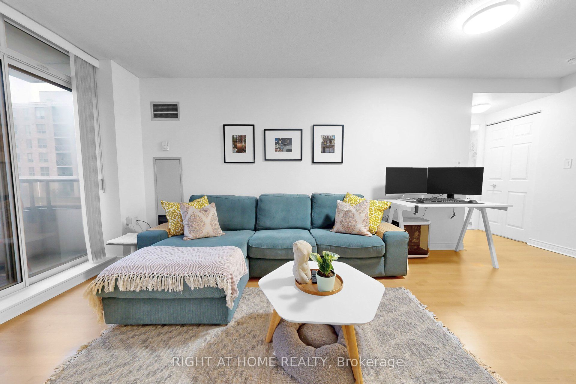 2100 John Street 216