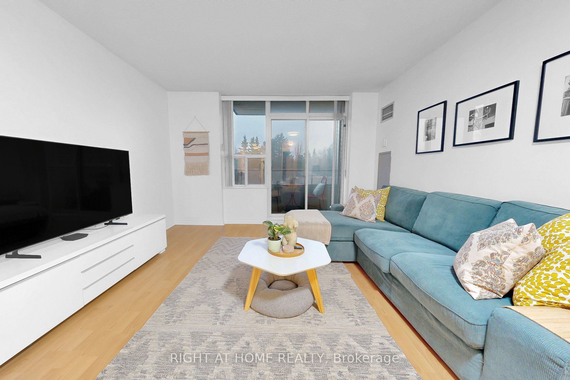 2100 John Street 216