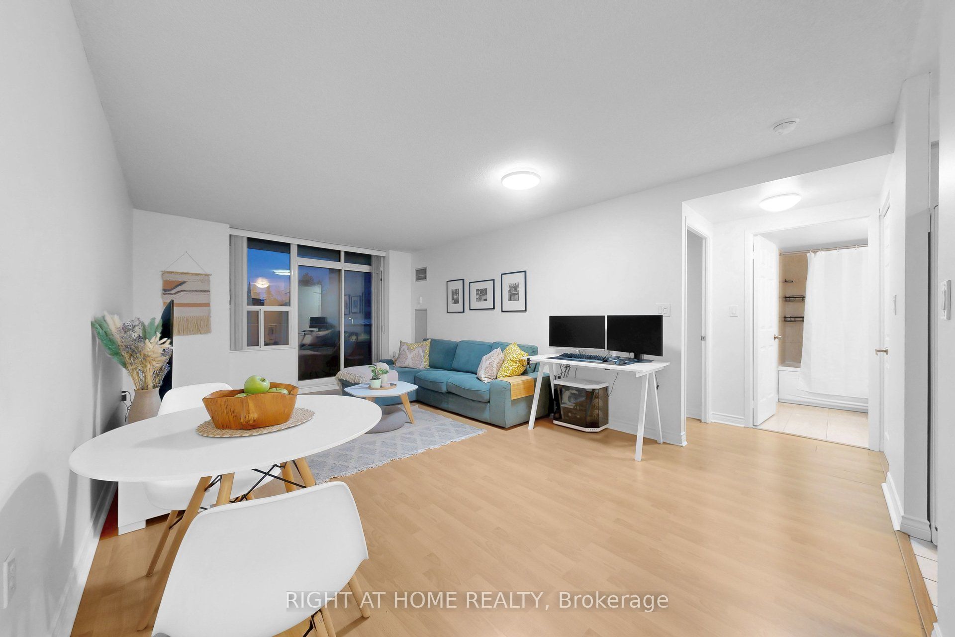 2100 John Street 216