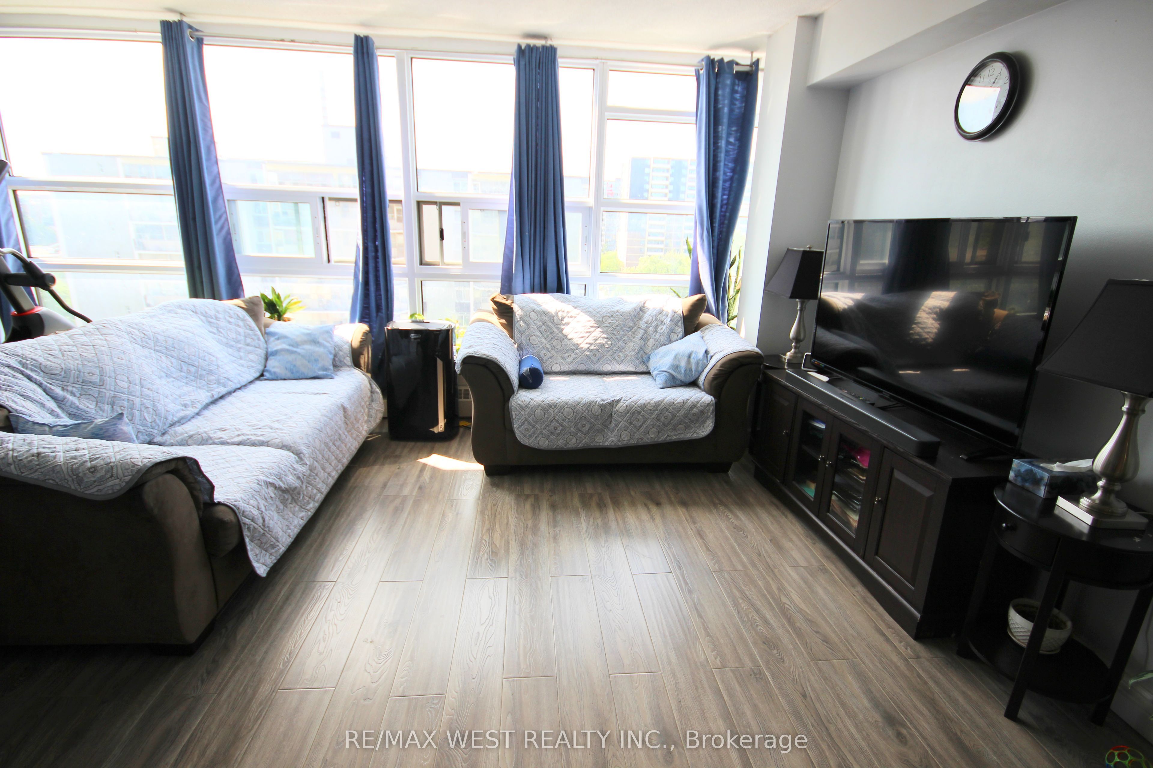 3380 Eglinton Avenue E 801