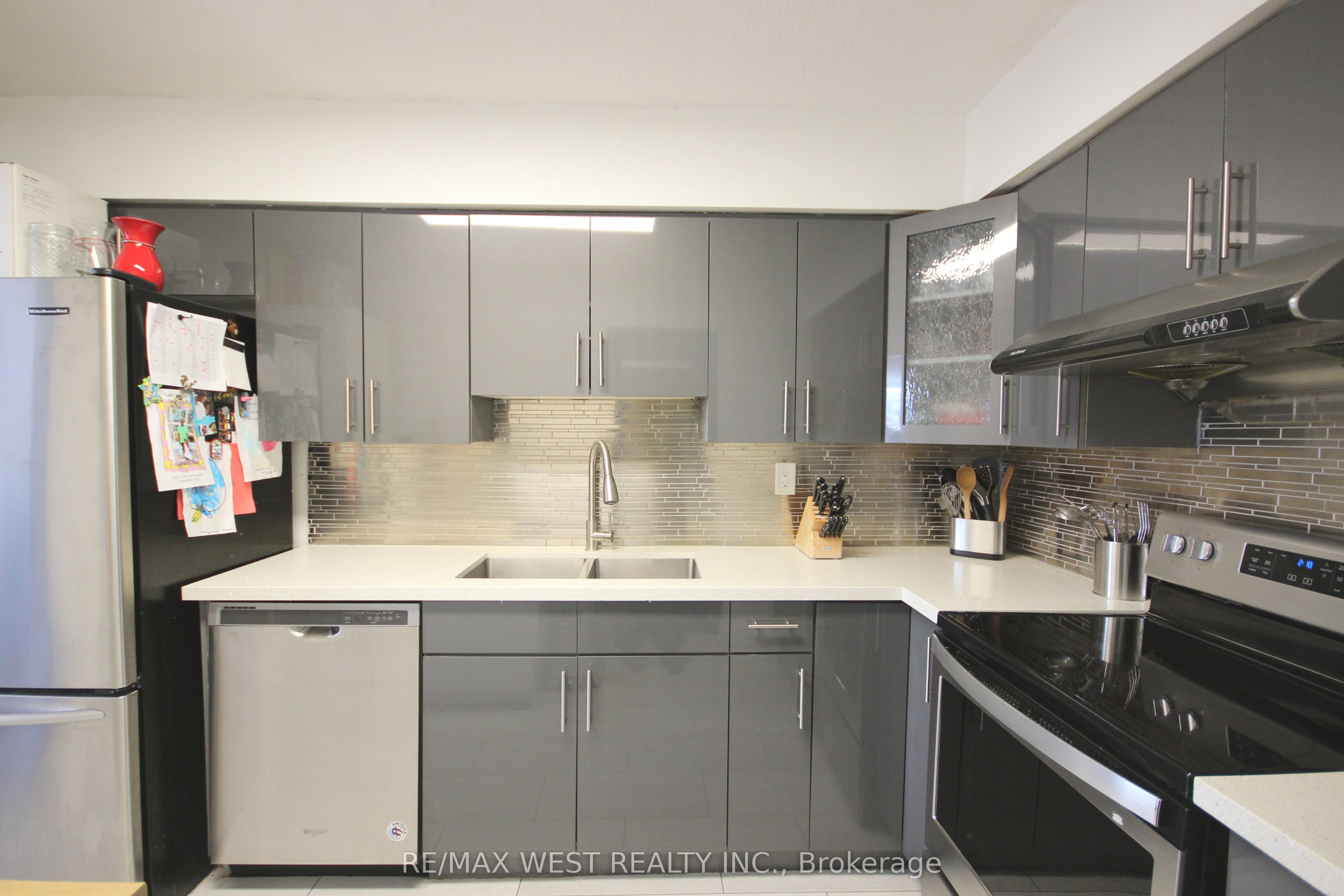 3380 Eglinton Avenue E 801