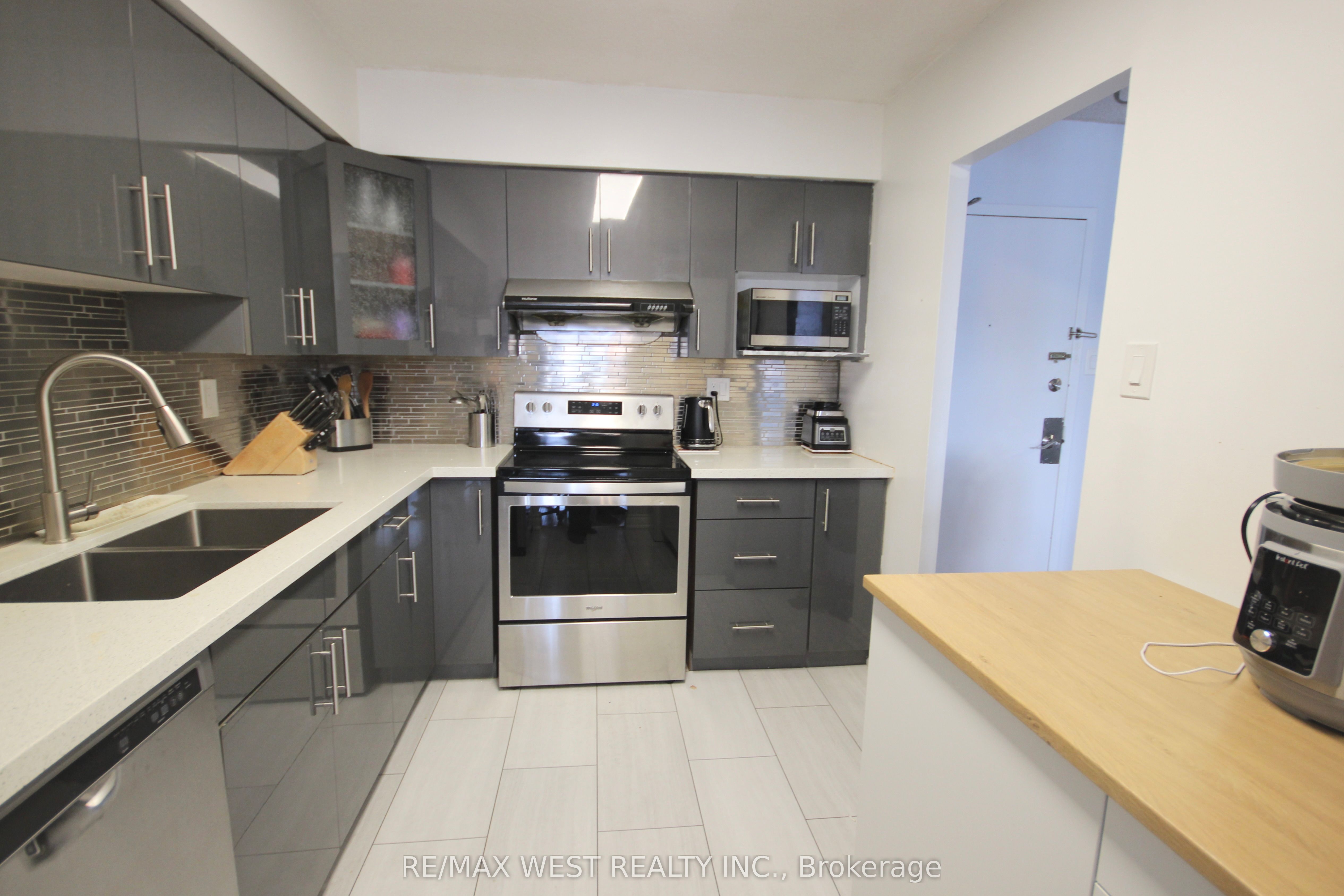 3380 Eglinton Avenue E 801