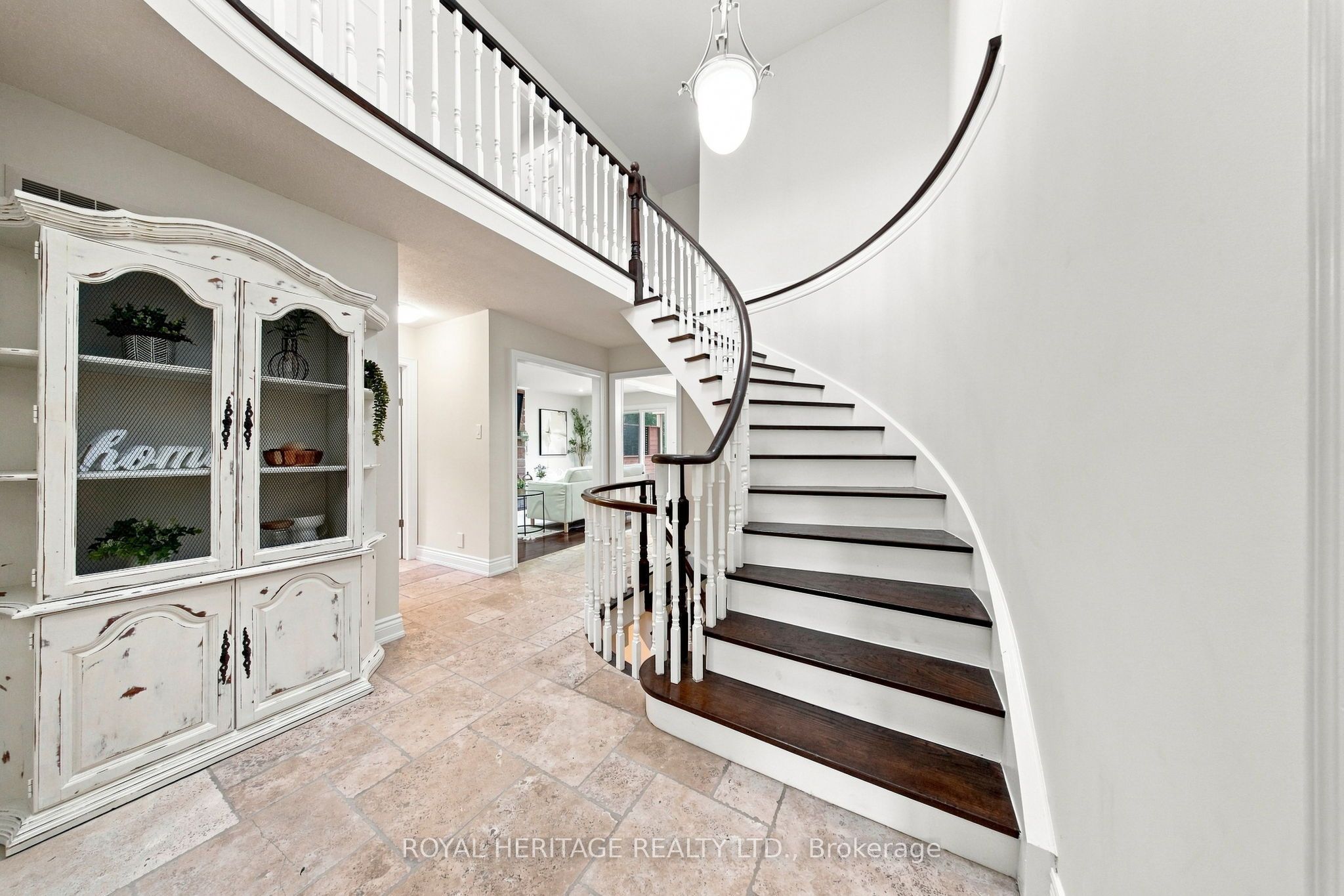 816 Sheppard Avenue
