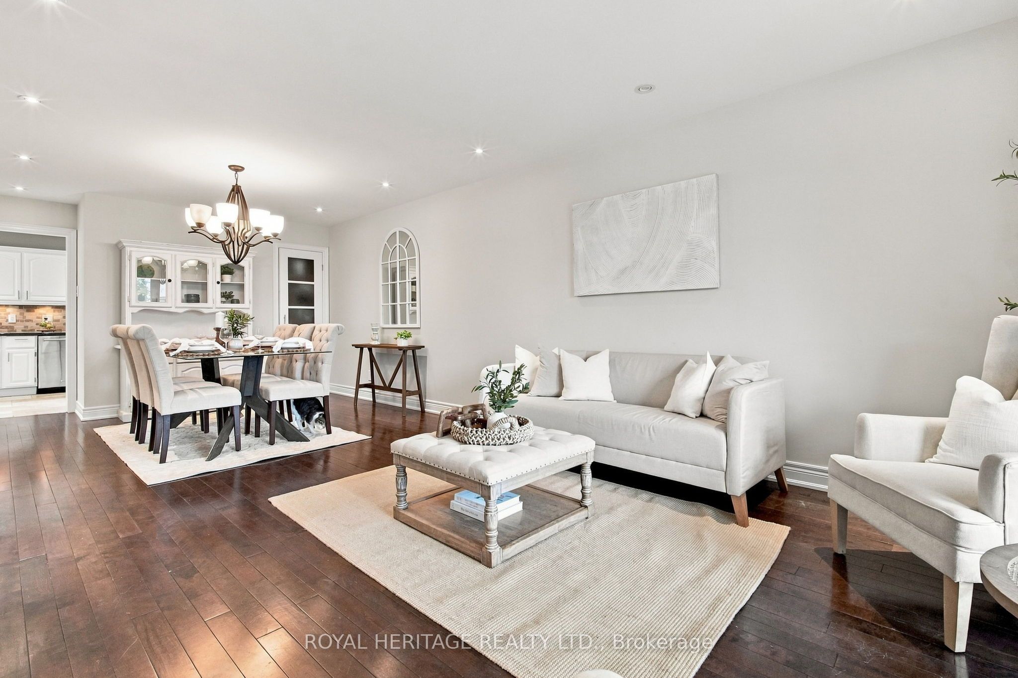 816 Sheppard Avenue