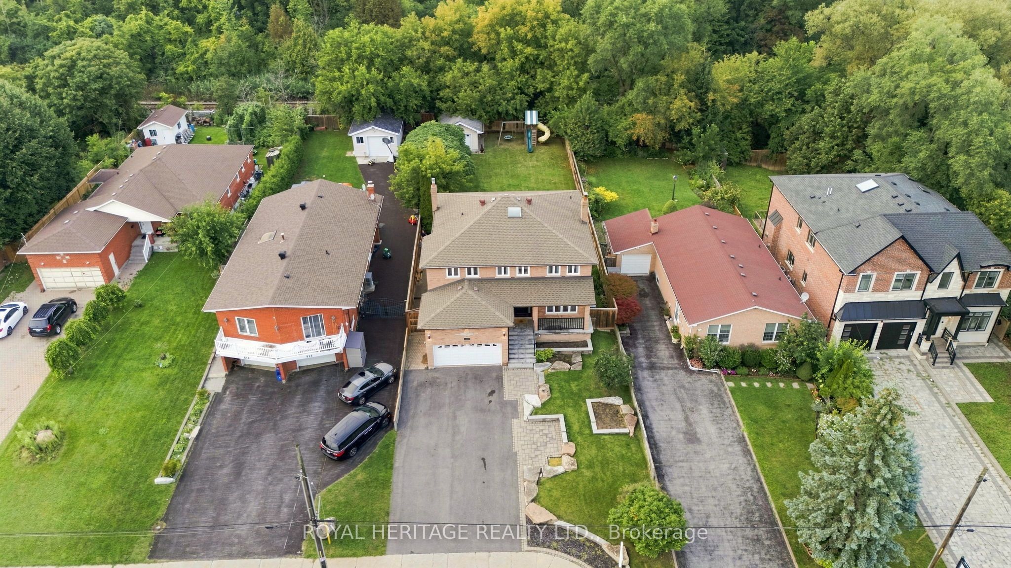816 Sheppard Avenue