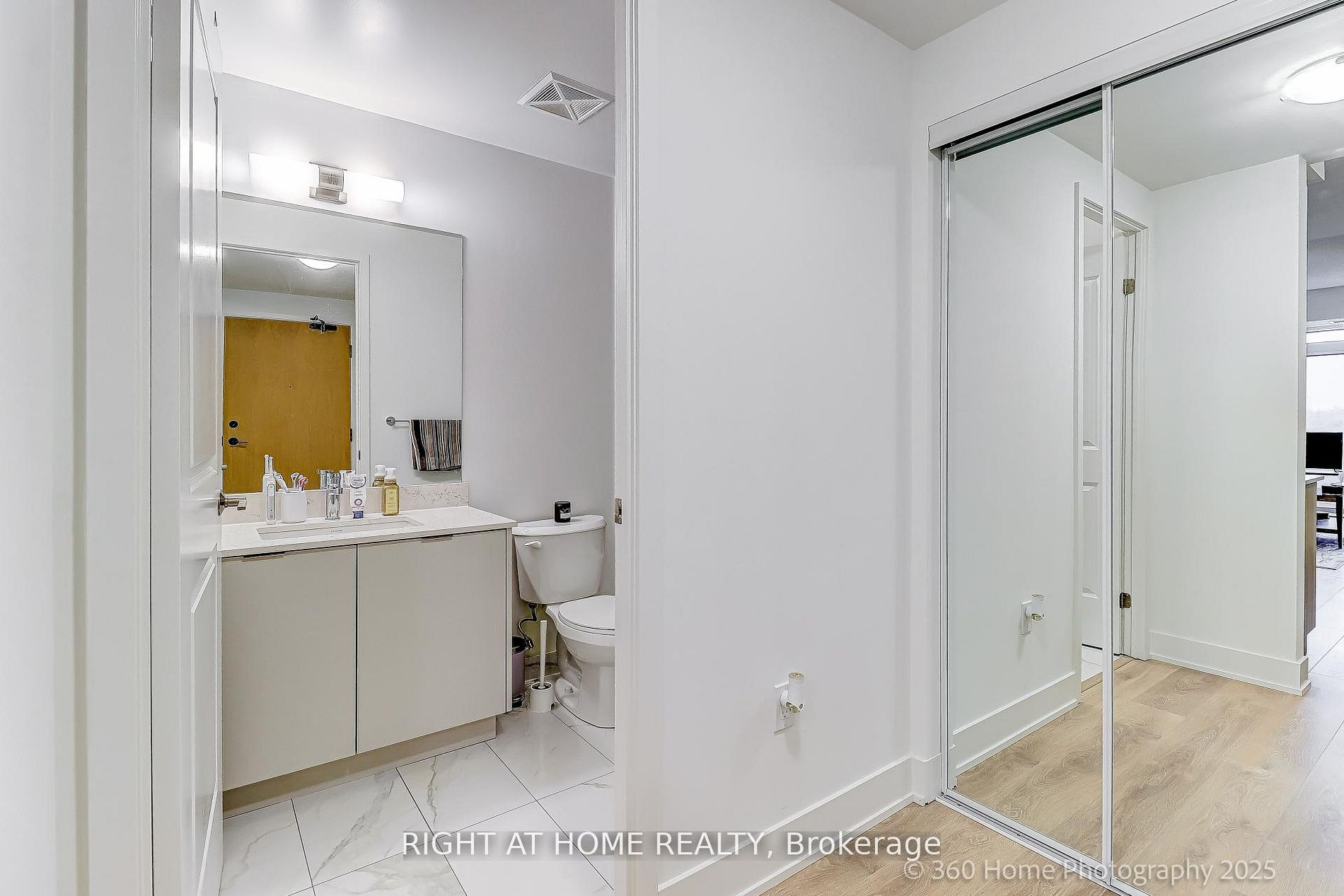 202 Burnhamthorpe Road E 605