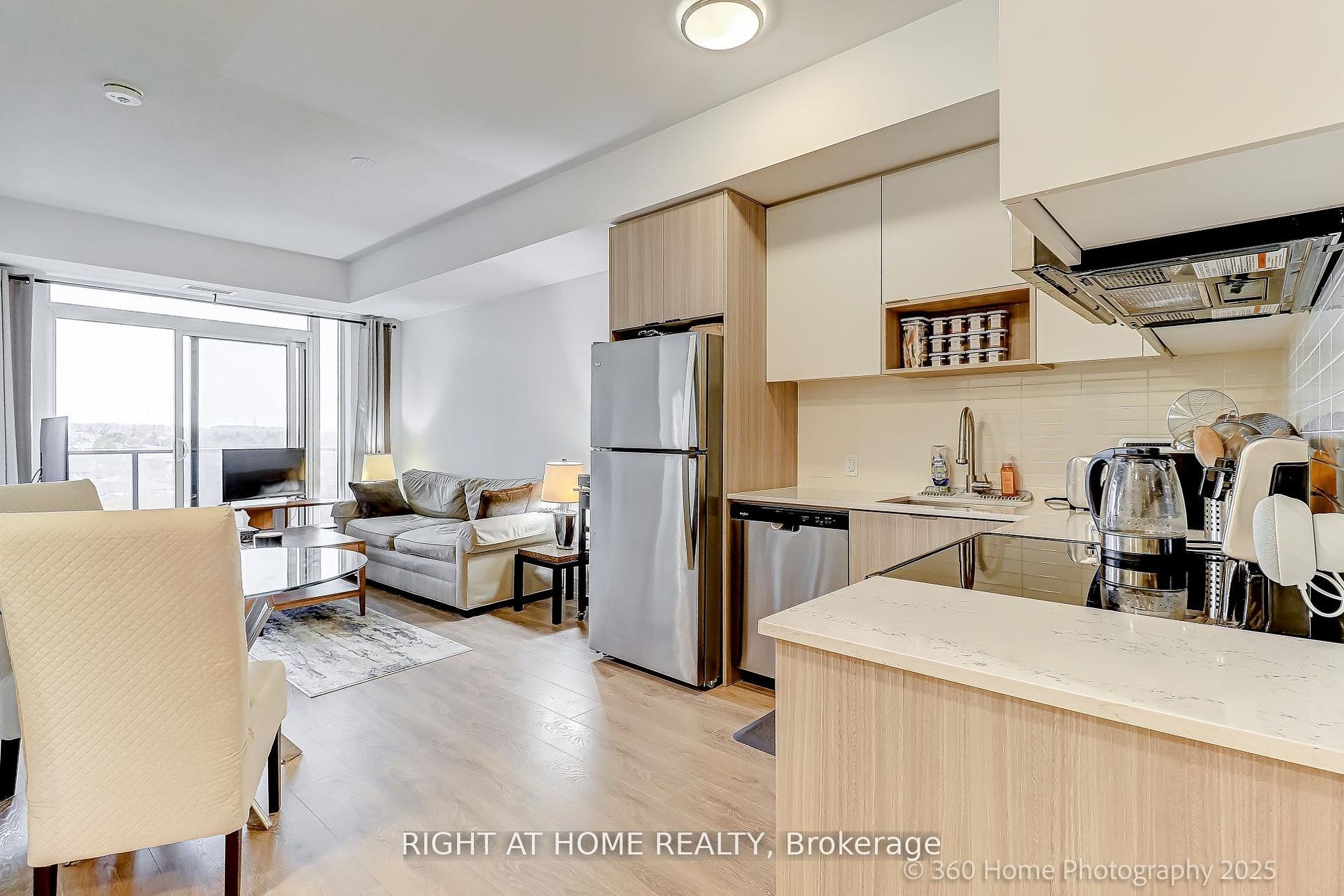 202 Burnhamthorpe Road E 605