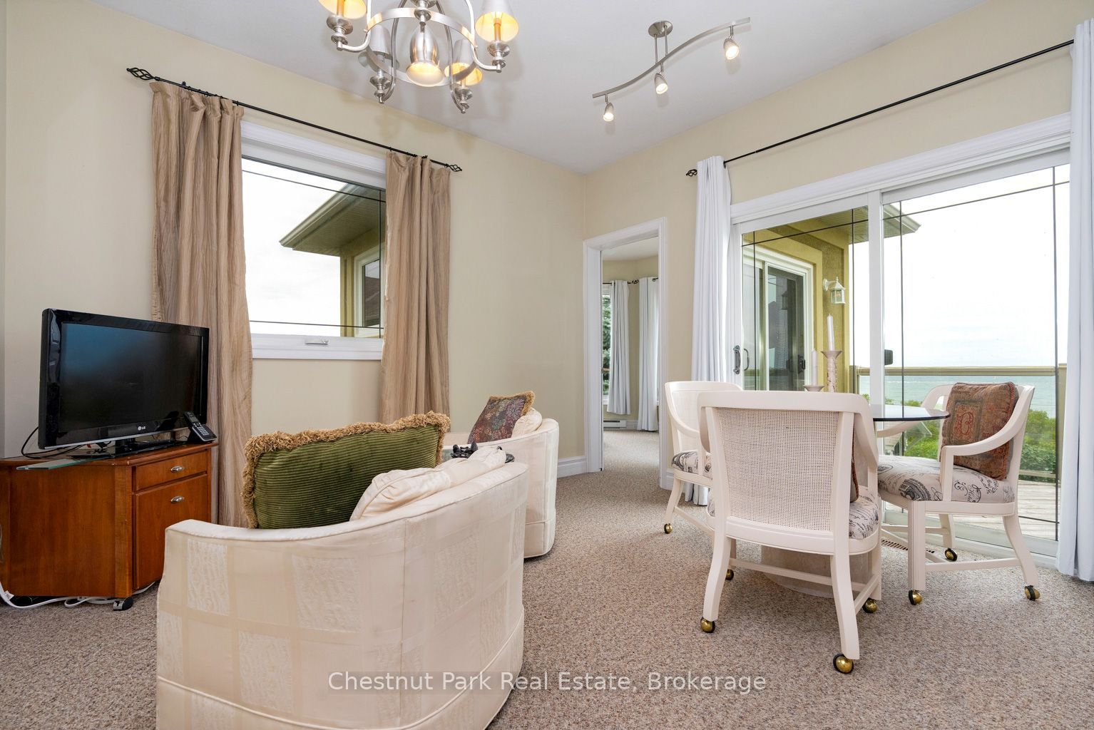 133 Lakeshore Road E