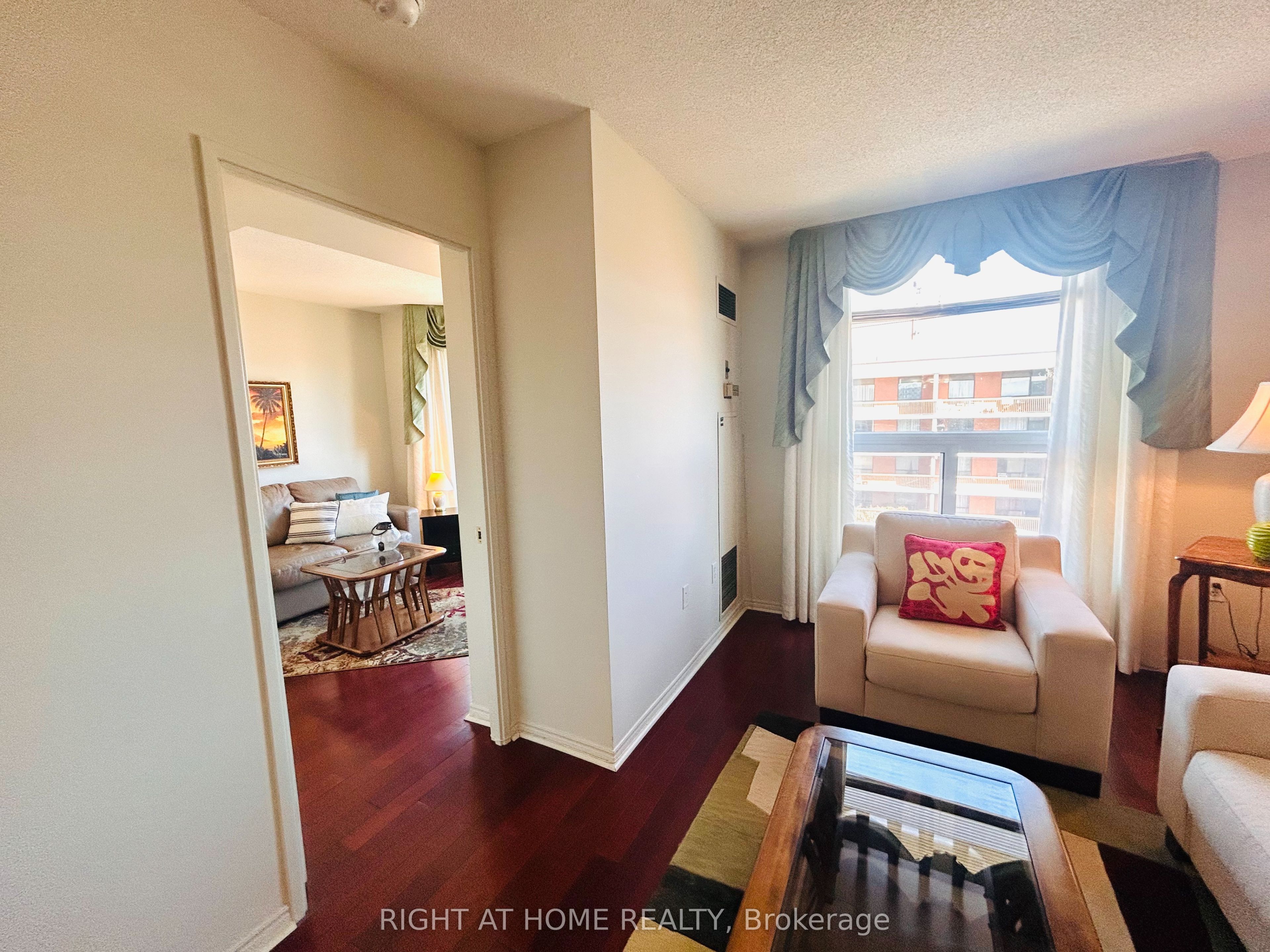 11 Thorncliffe Pk Drive 1009