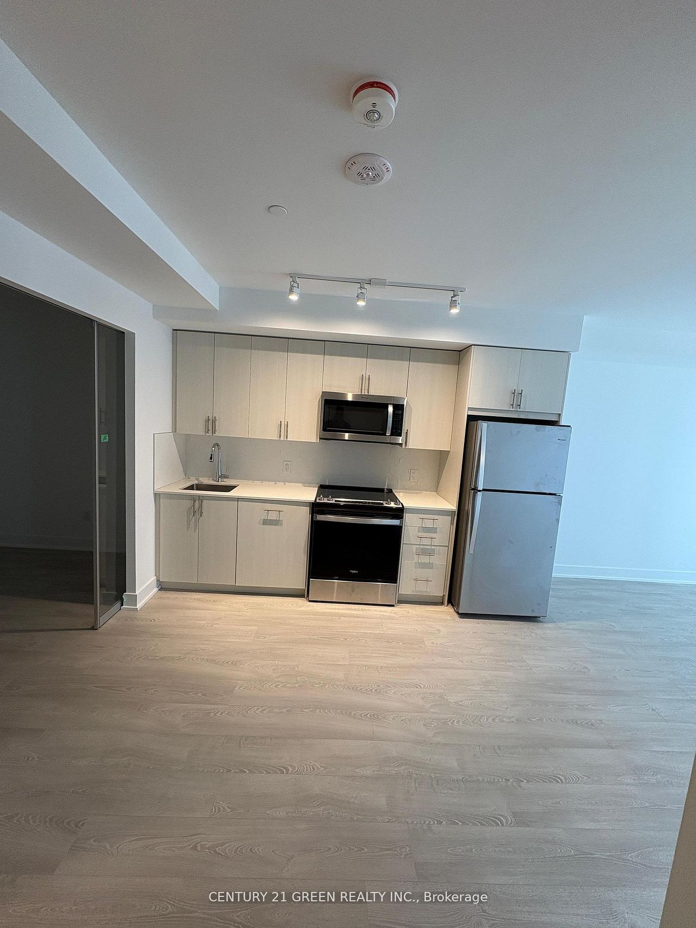 2545 Simcoe Street N 219