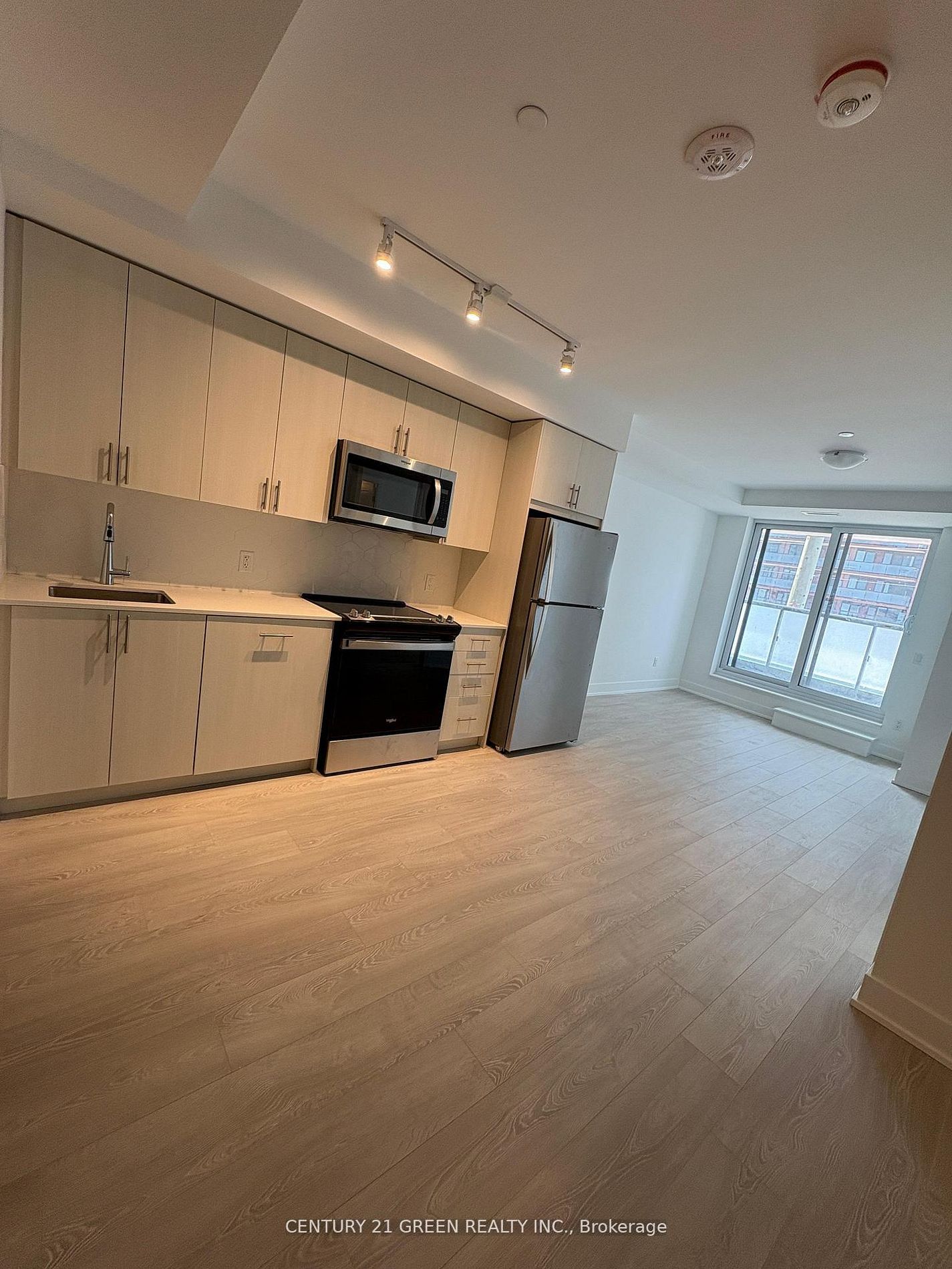 2545 Simcoe Street N 219