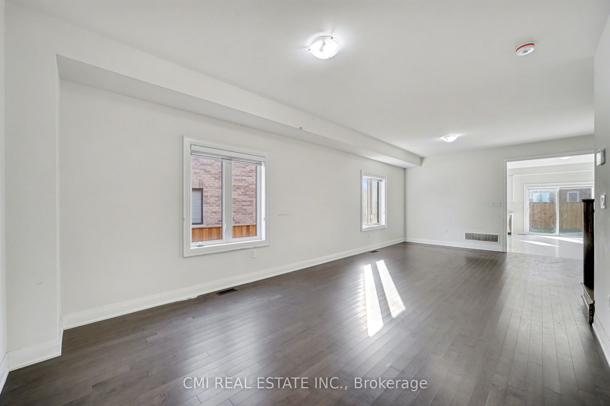 343 Northglen Boulevard W