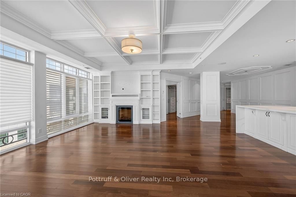 205 Lakeshore Road W 409